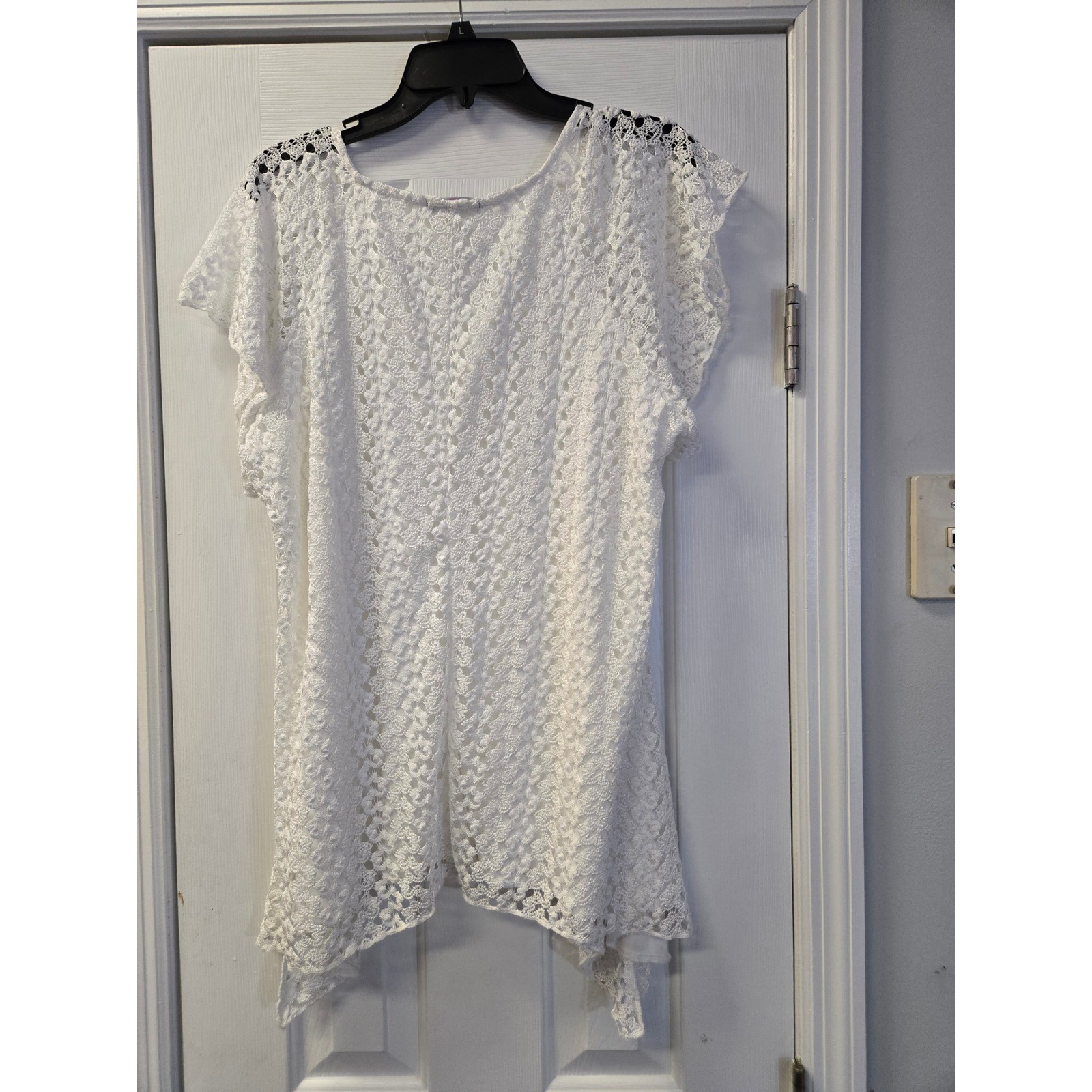 Roz & Ali White Crochet Lace Sharkbite Tunic Top Womens 1X Short Sleeve
