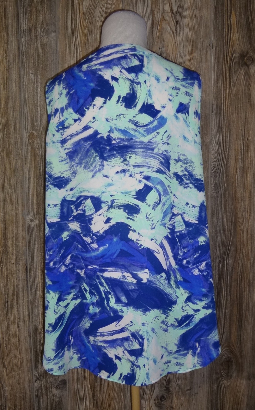 Rose And Olive Sleeveless Blouse Size Medium Blue White Mint Green V Neck