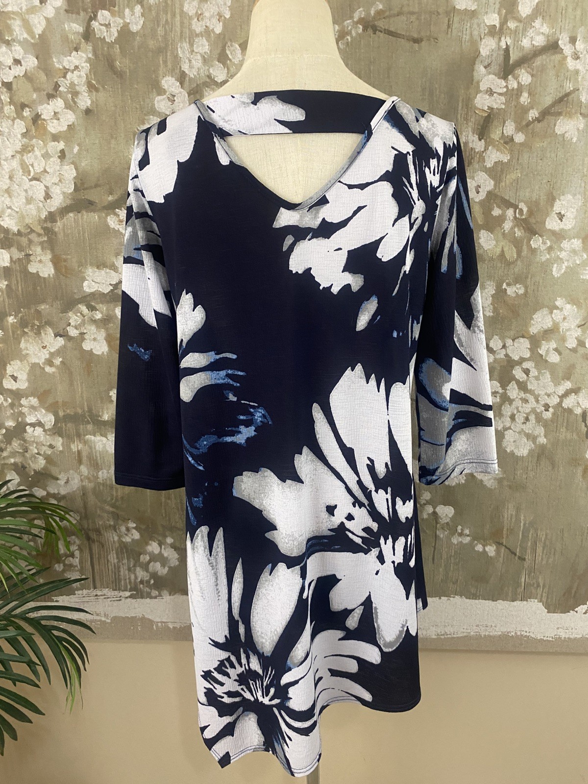 CLARA SUN WOO Navy Blue White Asymmetrical Hem Back Neck Dtl A-Line Top S EUC
