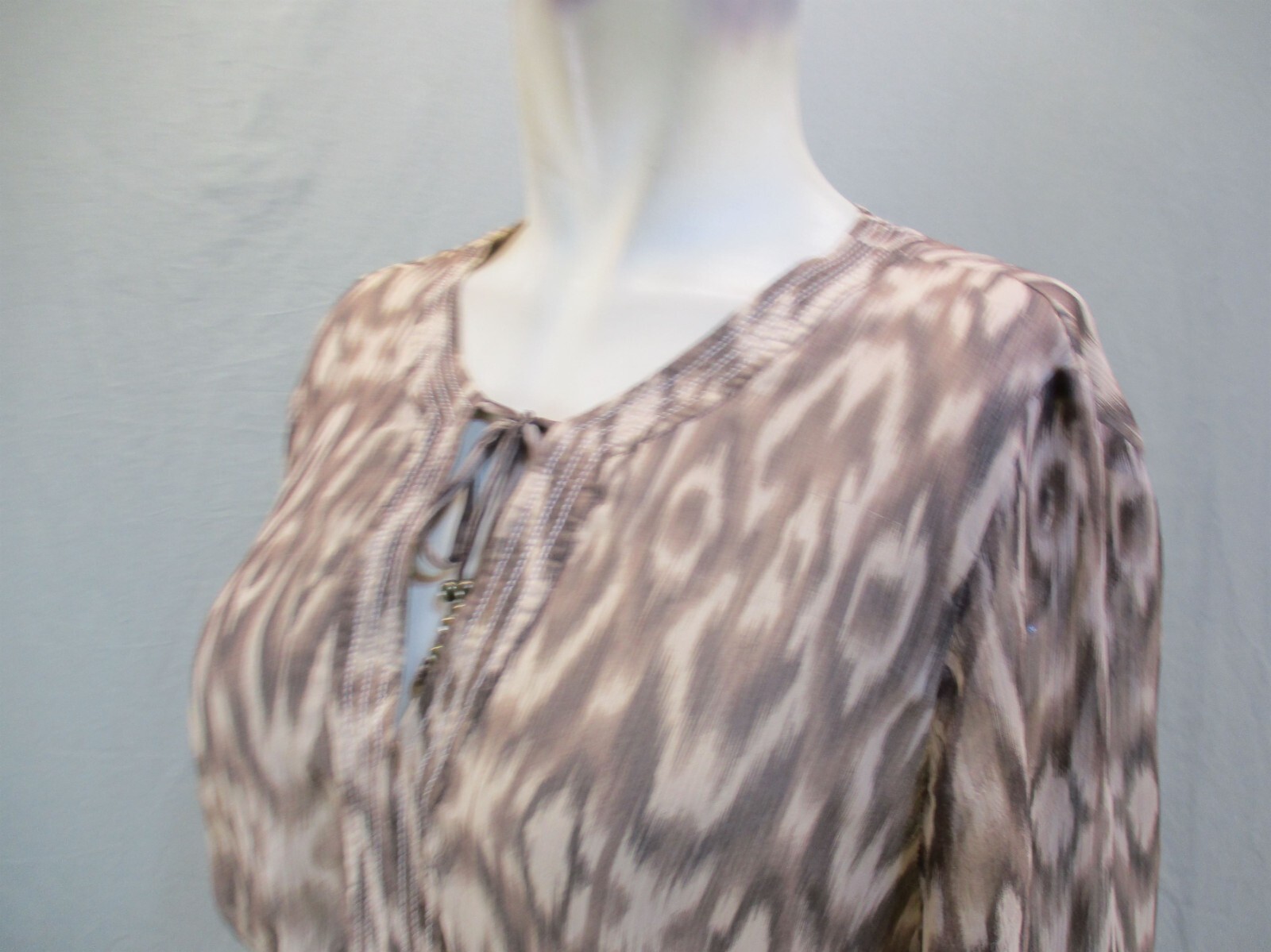 Ann Taylor Size 10 Womens Beige Drawstring Keyhole Long Sleeve Sheer Blouse 680