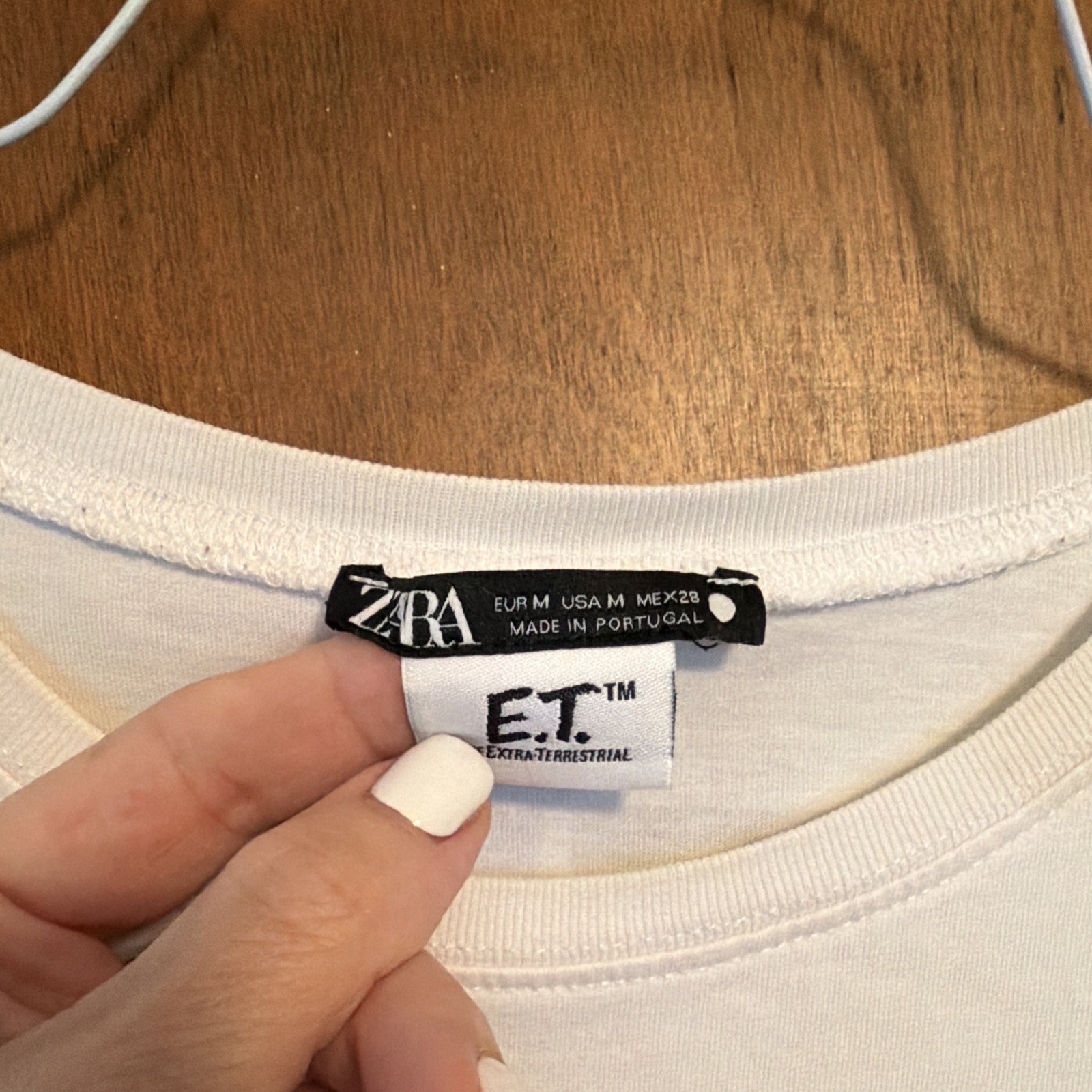 ZARA E.T. The Extra-Terrestrial White Graphic Tee M Crew Short Sleeve