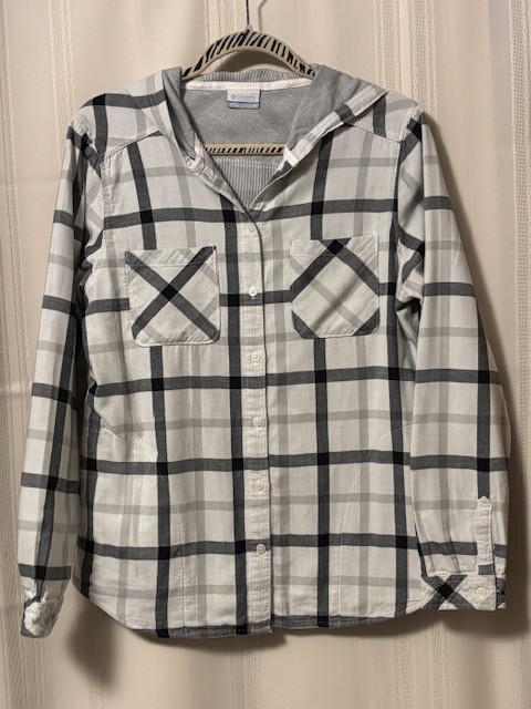 Womans Columbia ® button front Shirt black and white hood & pockets Medium