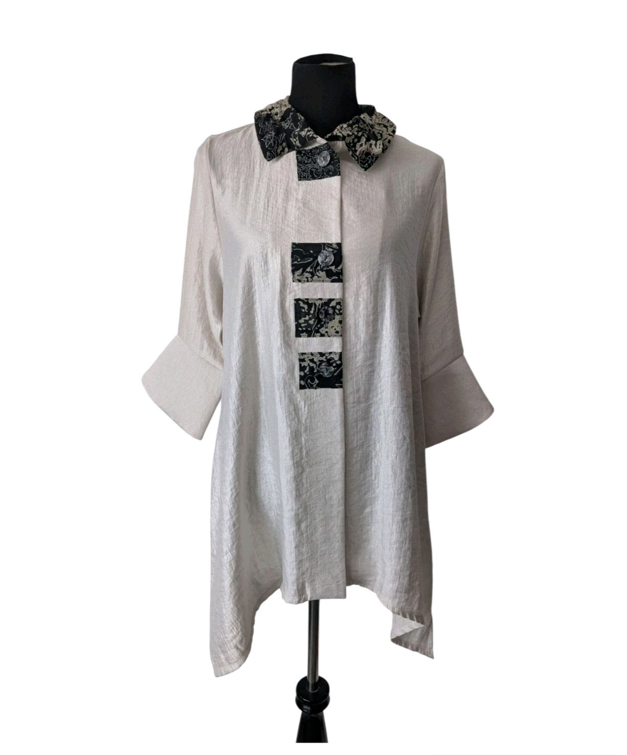 Damee Jacket-Blouse Size M Shimmery Cream Button Patch Wires Collar Button Up