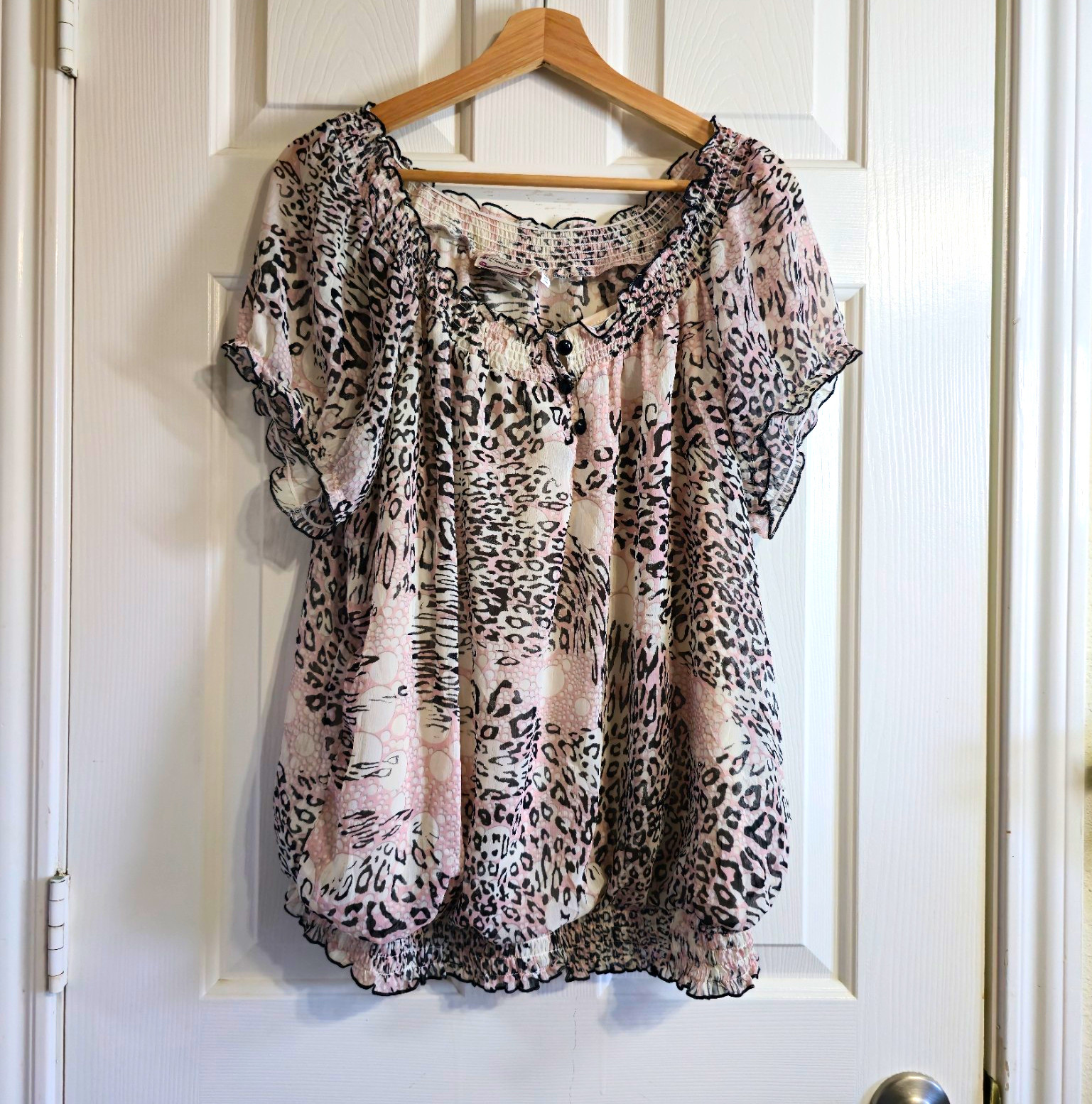 Soulmates Women’s Animal Print Chiffon Smocked Blouse Size 2X Plus