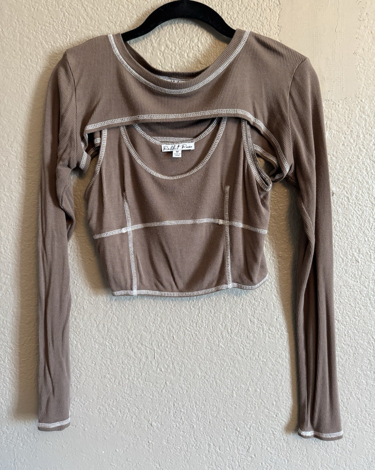Rabbit Rose Women’s M Brown Solid Ribbed Knit Contrast Stitch Cropped Top