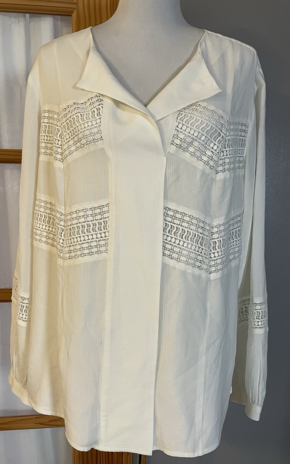 Chicos Embroidered Lace Blouse 16/18 Ivory Long Sleeve Career Minimalist Classic