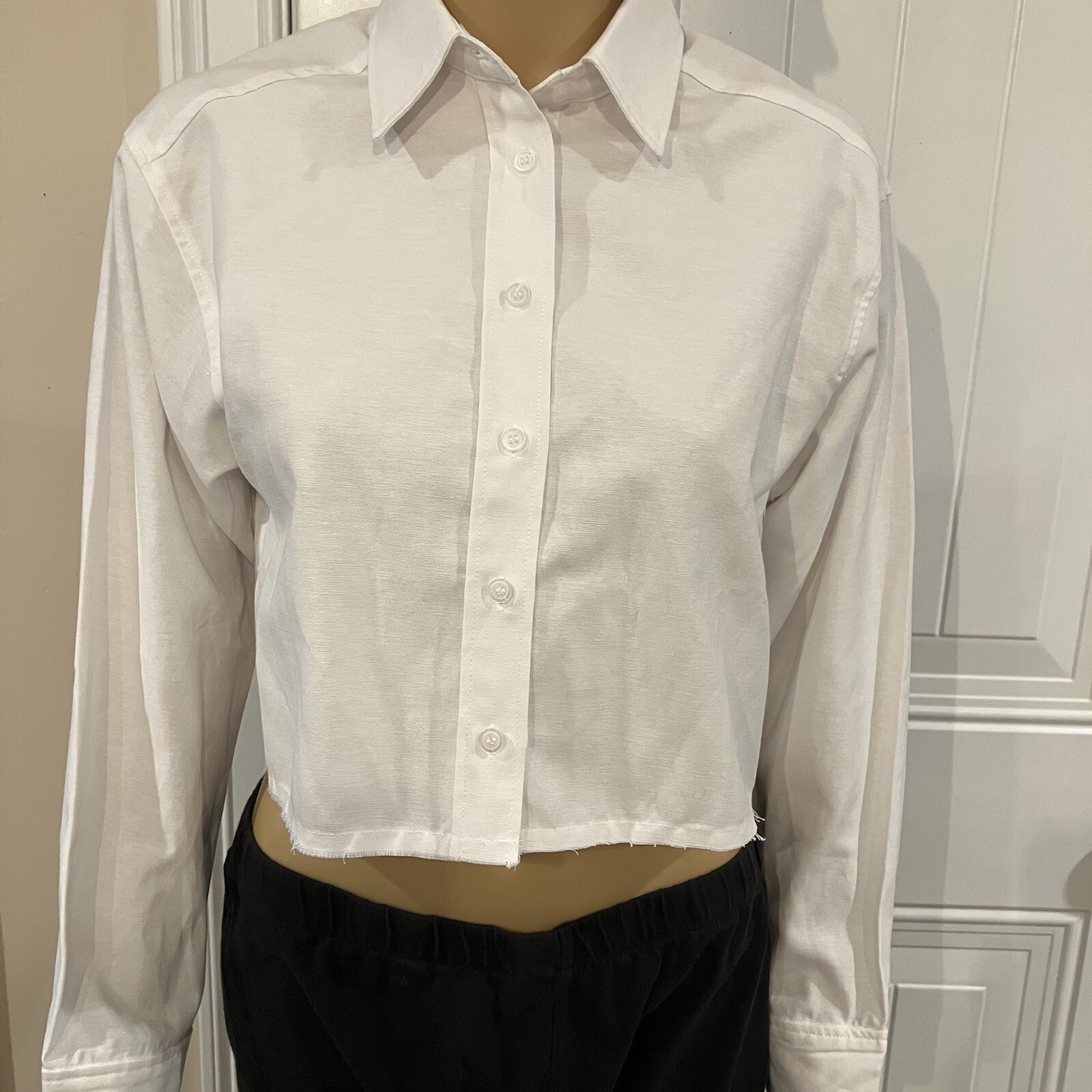 Katie J NYC Jrs. White Button Up Cropped Shirt Frayed Edge Size XL