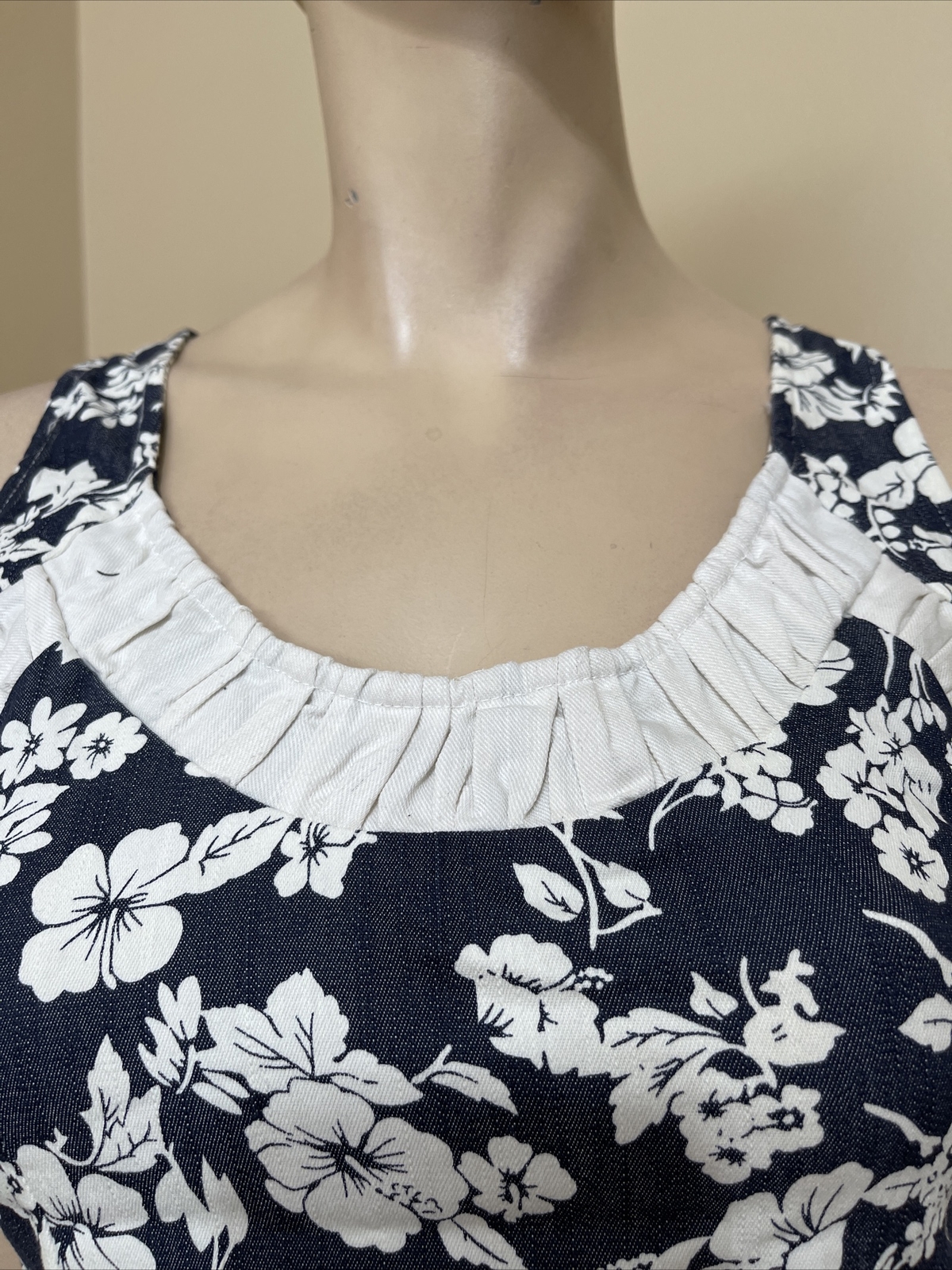 Women’s Blue Floral Denim Casual Summer Short Pleated Zipper Size M Blouse Top