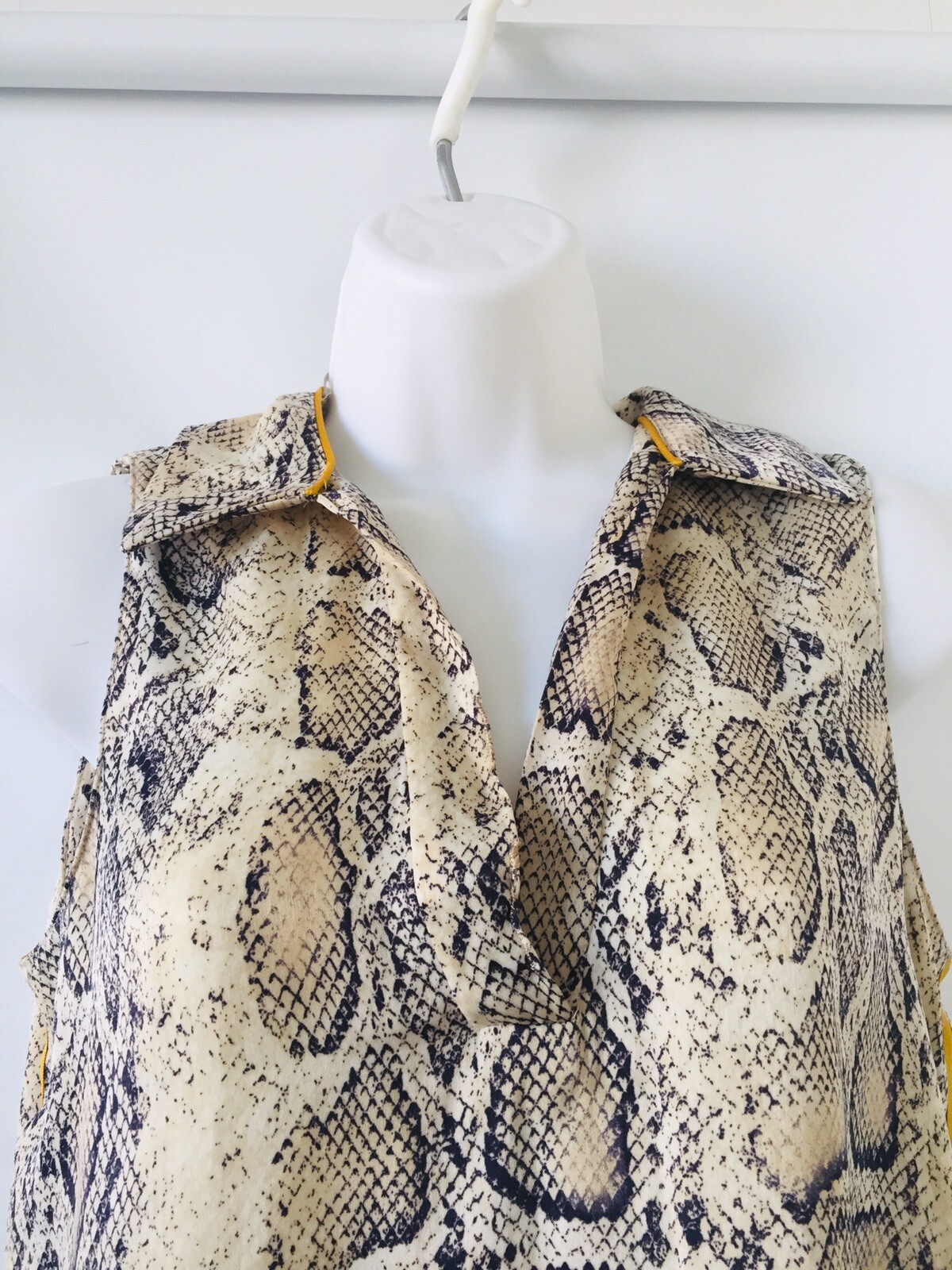 ZARA Woman Beige SNAKE SKIN PRINT TOP PULLOVER Size XS *READ NOTE* O680