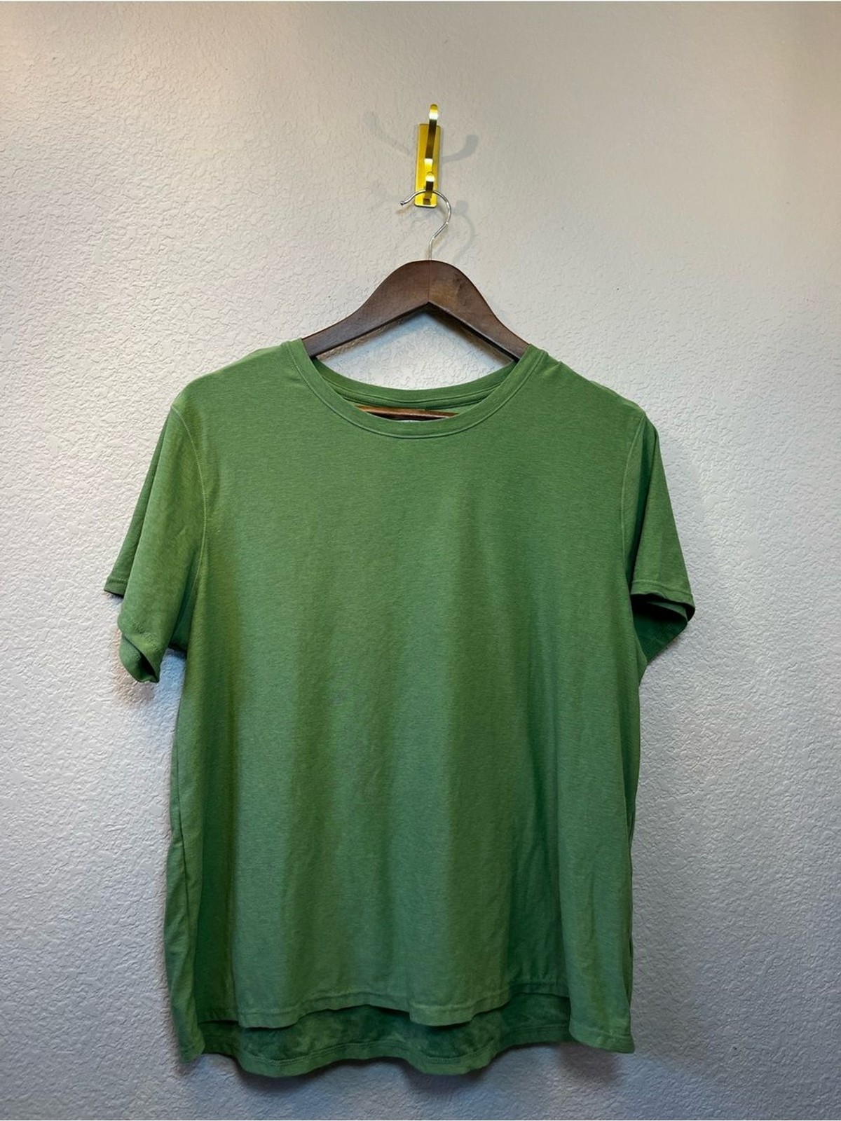 Athletic Works Green Short Sleeve Crewneck Tee