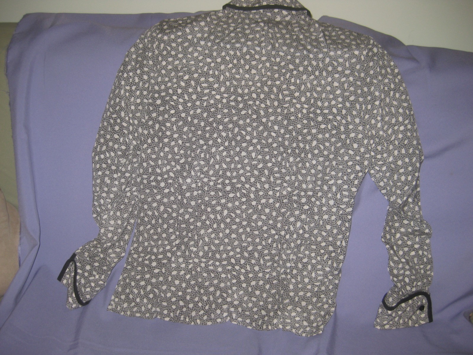 Vintage Guy Laroche White/Black Silk Blouse Collared Long Sleeve Size 36 France