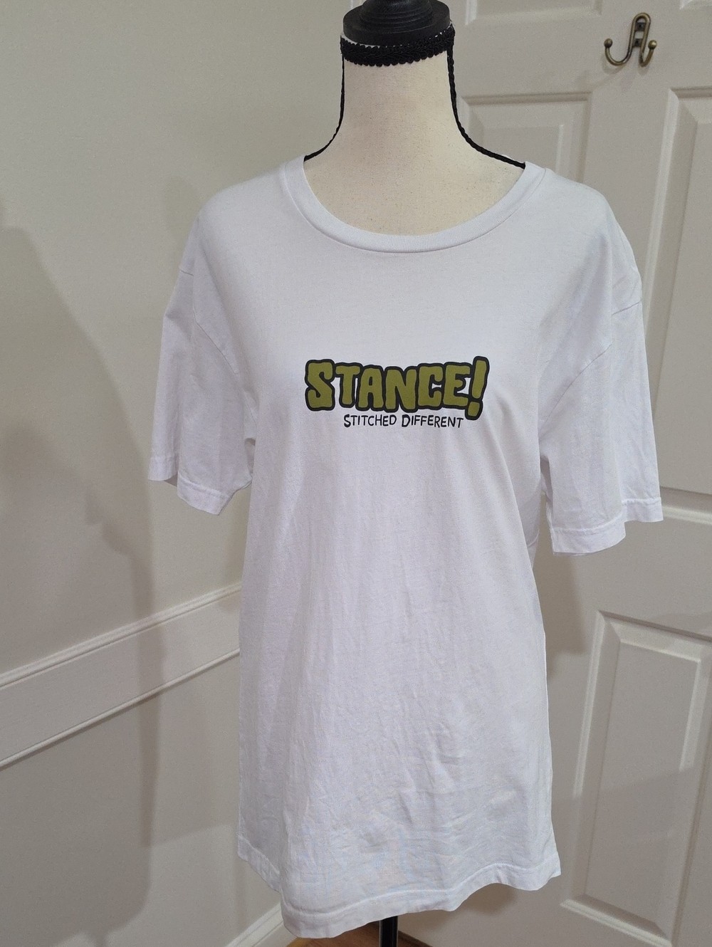 Stance Scooby-Doo’s Snackin Scoobs Graphic T-Shirt – Size M