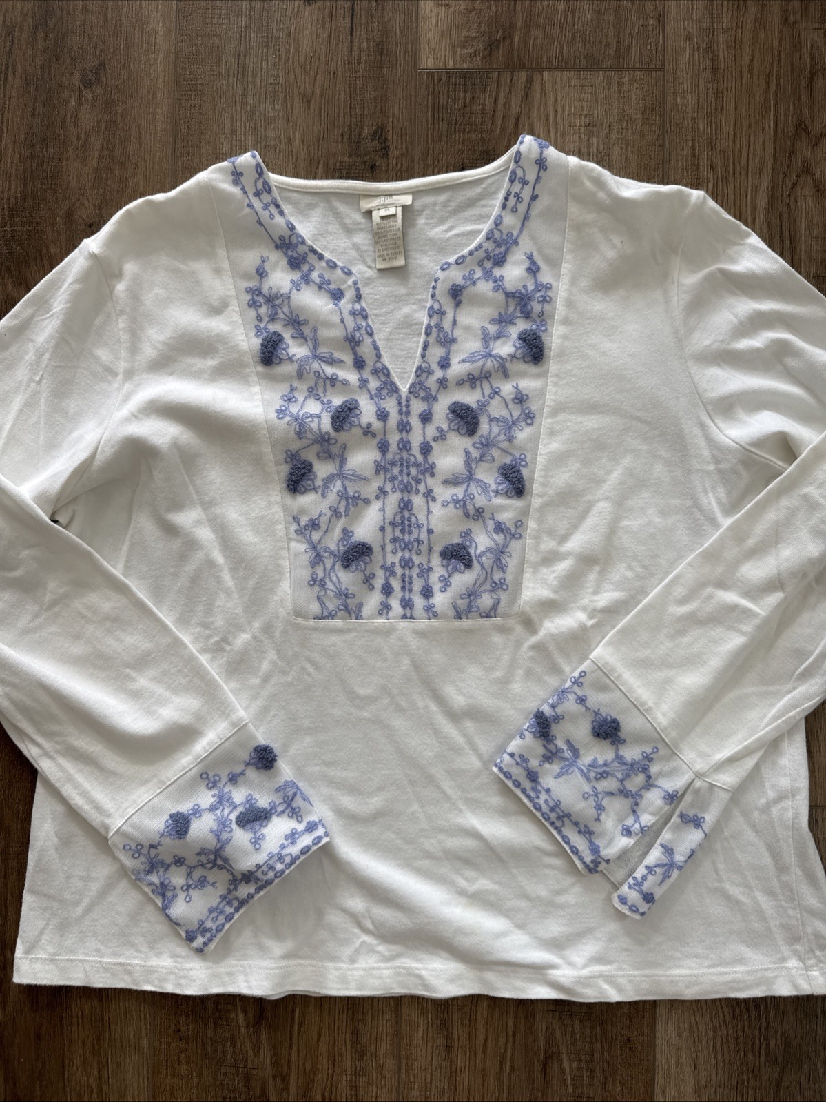 J Jill Tunic Top XL white blue trim lace Embroidered bodice and cuffs Boho D3