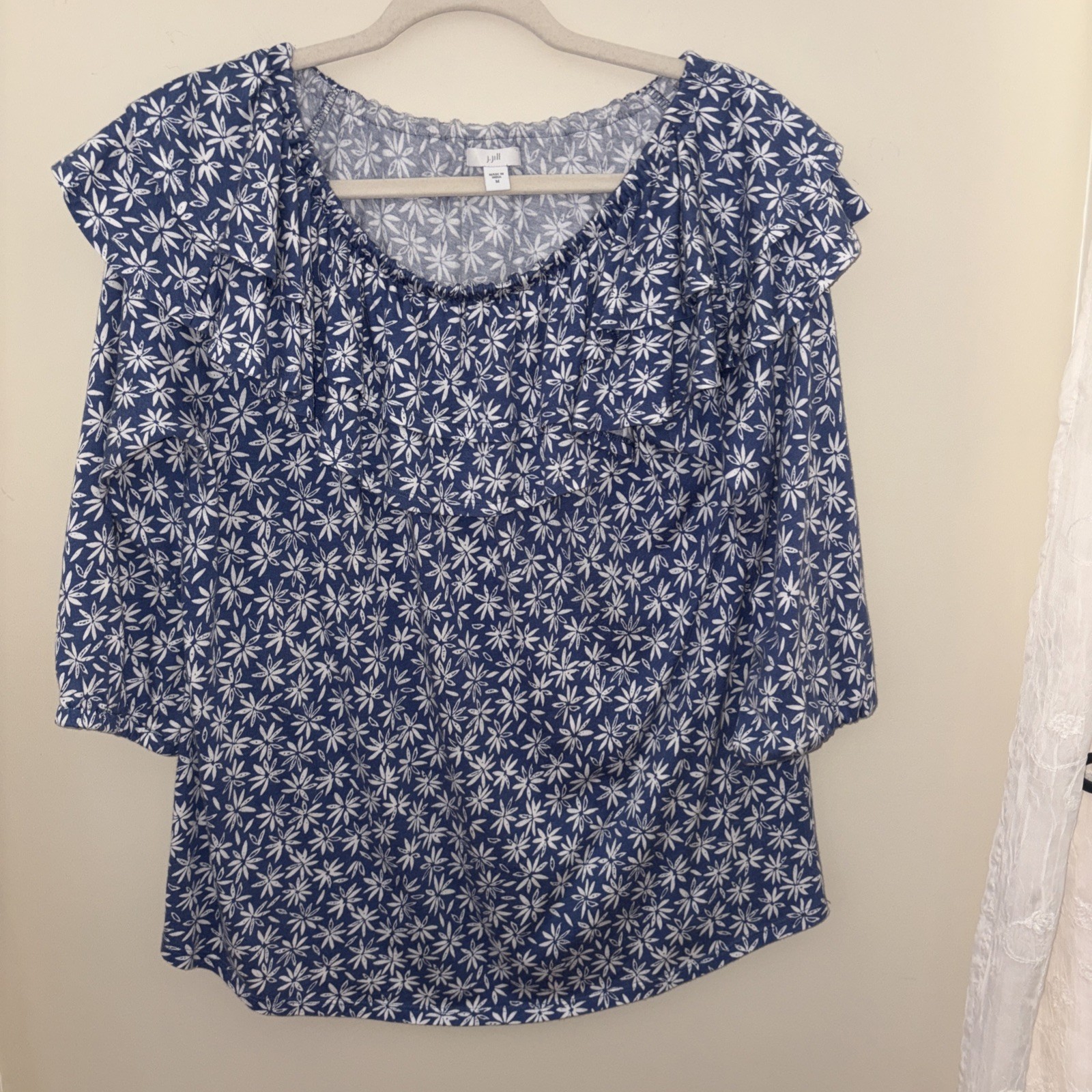 J Jill Medium Ruffled Collar Area Blouse 3/4 Sleeve Elastic Cuff