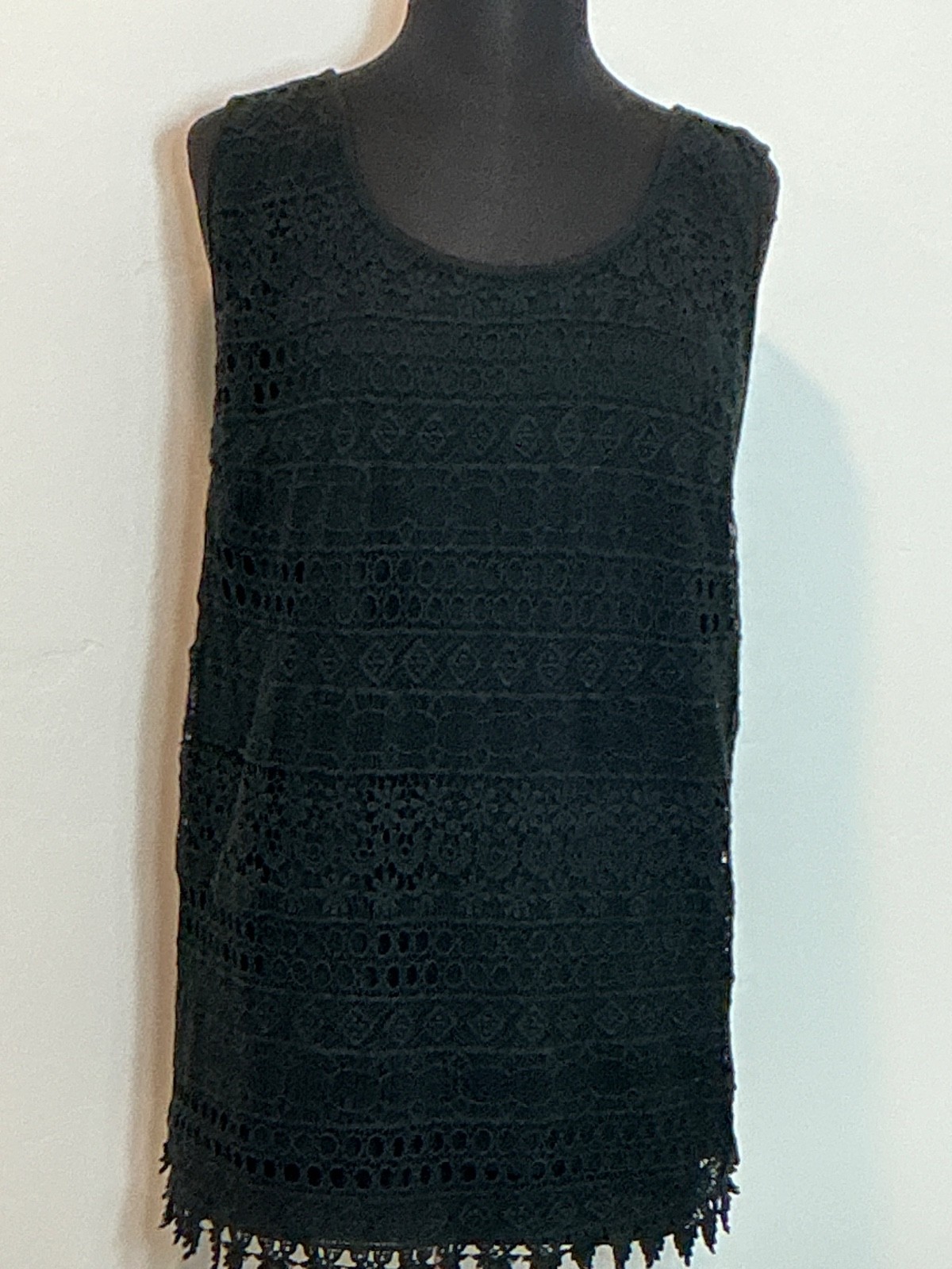 Ava & Viv Plus Size 4XL Black Crochet Lace Overlay Front Tank Top