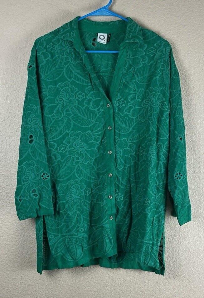 Akemi + Kin Kelly Arthropologie XS Oversized Kelly Green Floral Eyelet Shirt