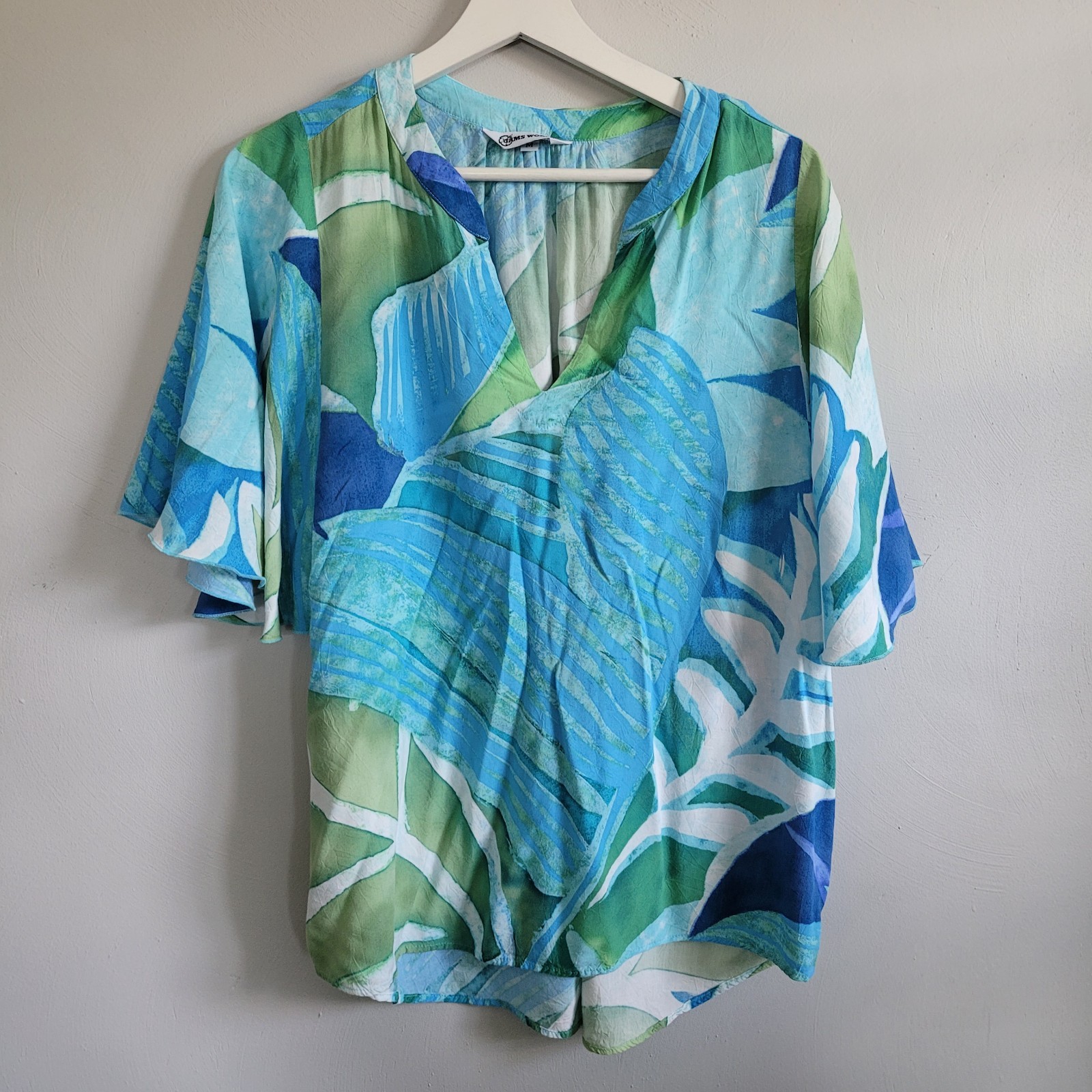 JAMS WORLD Top Womens Size MEDIUM Blue Jay Tropical Print Short Sleeve V-Neck