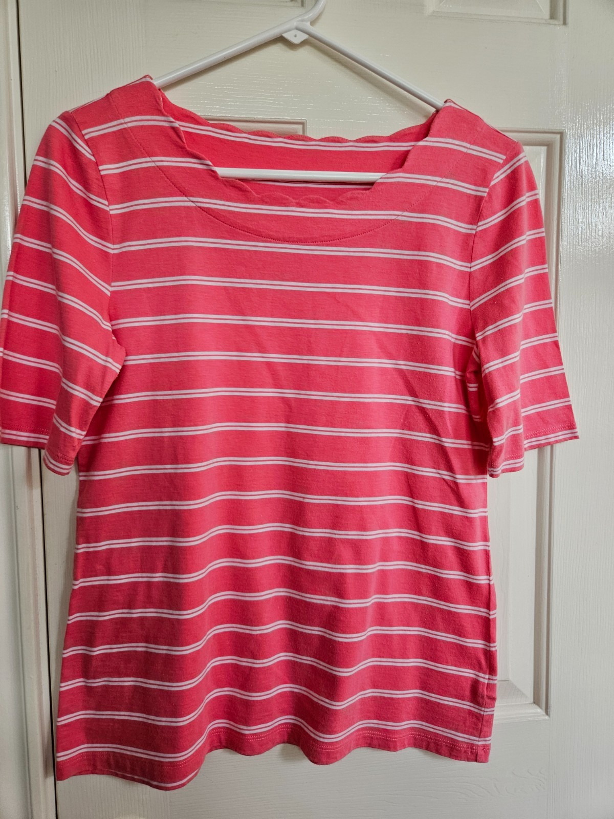 TALBOT’S PINK/WHITE STRIPED SHORT SLEEVE CASUALSCALLOPED NECKLINE TOP SIZE SMALL