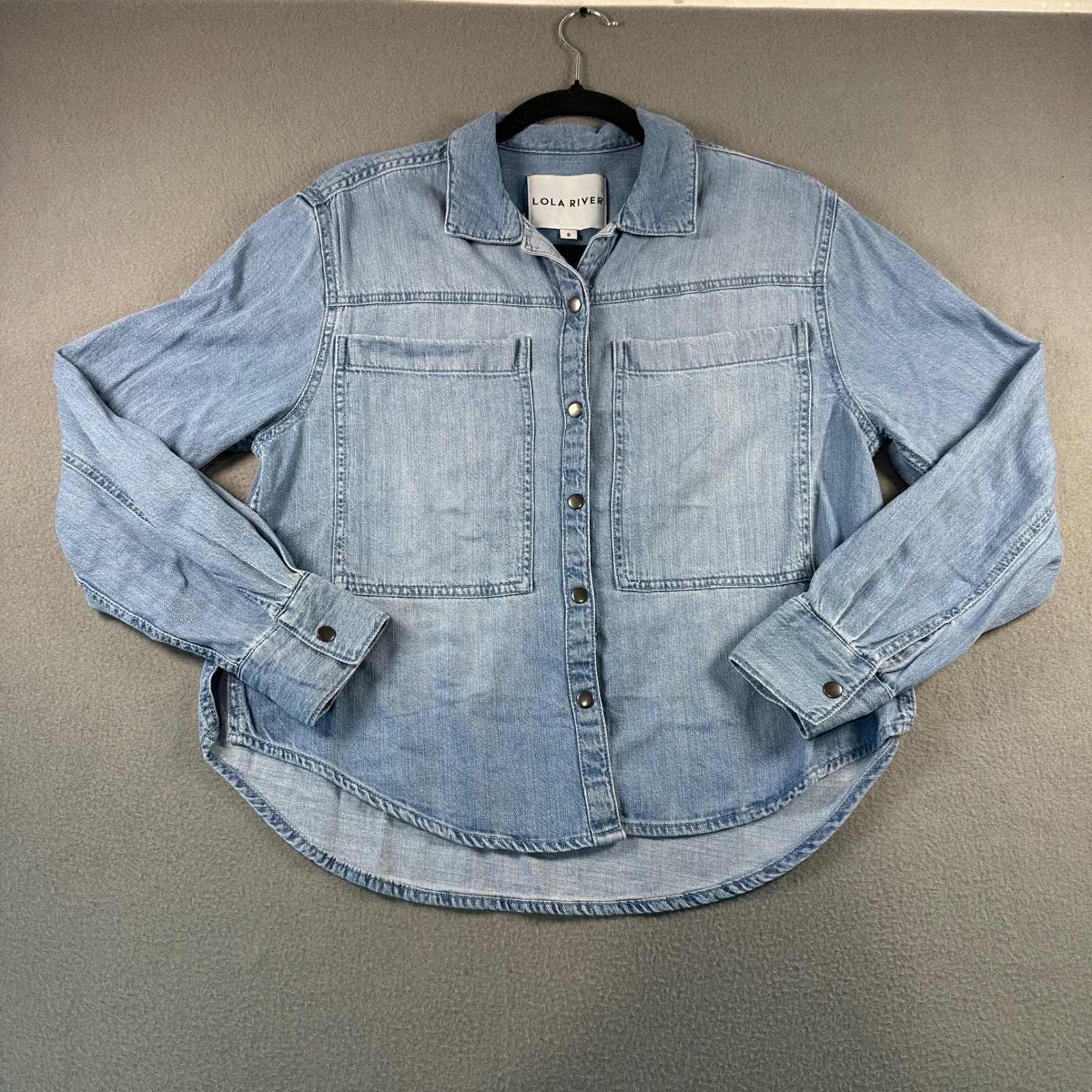 Lola River Womens Light Wash Denim Button Down Shirt Cotton Tencel Blend Small