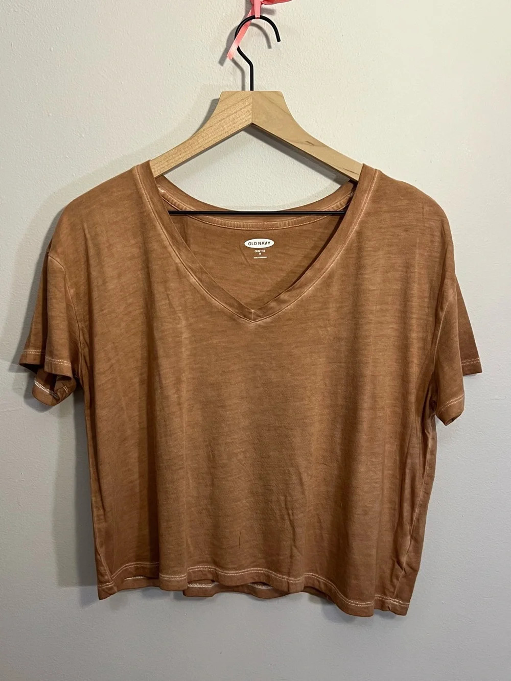 Old Navy Short Sleeve V-Neck Cropped Tee in Sierra Oak Size Medium