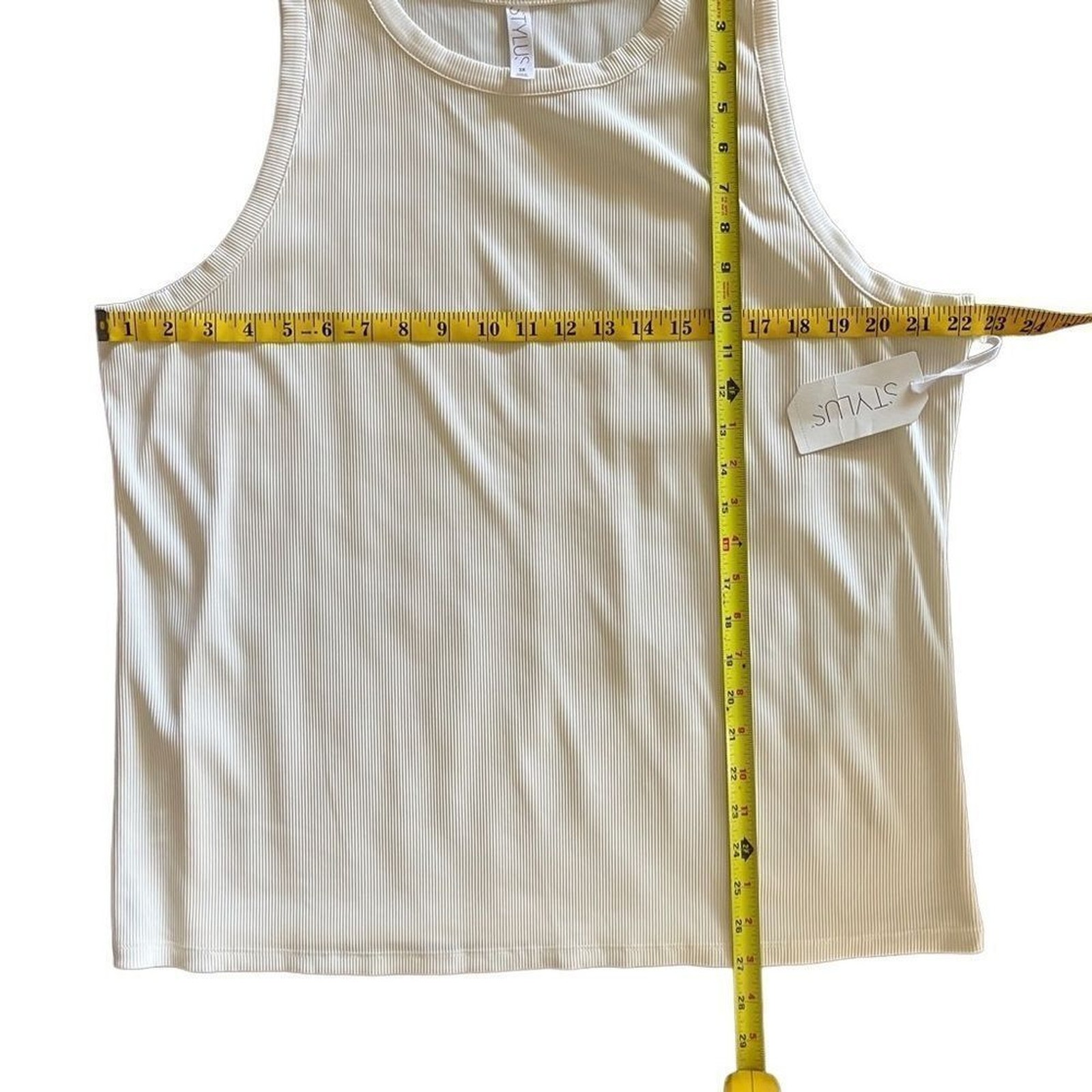 Stylus ribbed ivory crew neck tank top sz 2X has considerable stretch