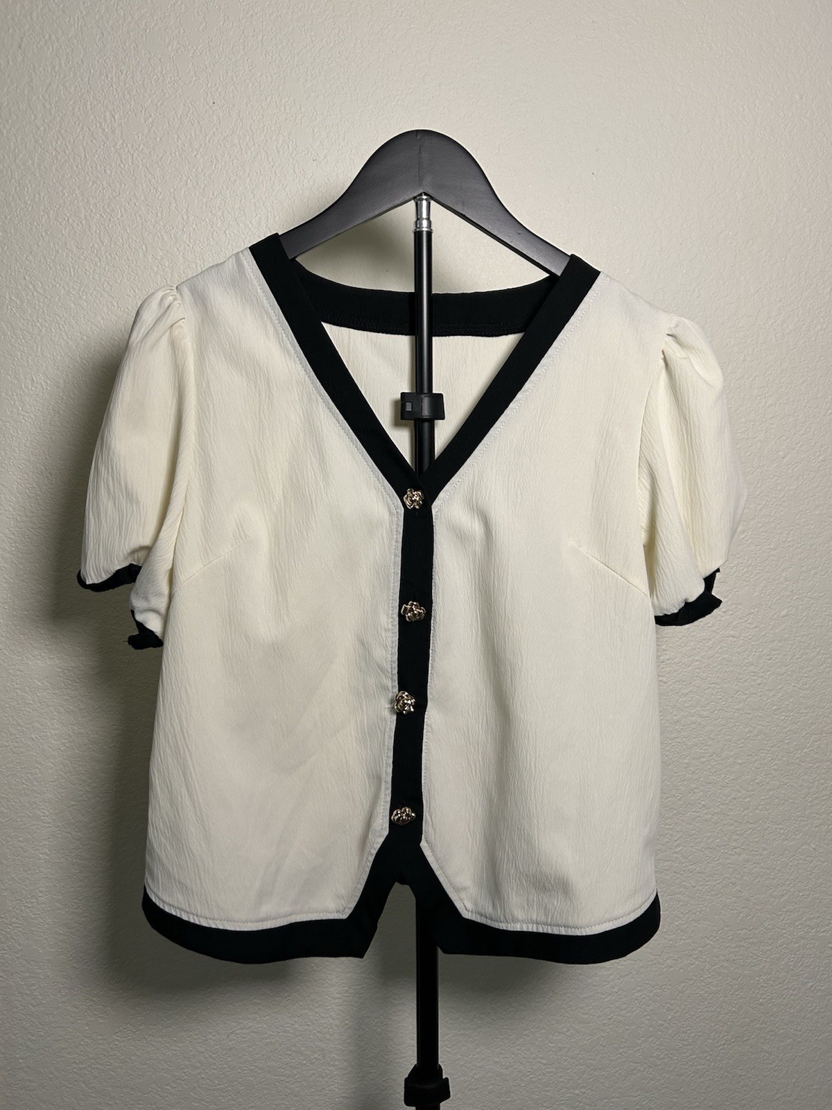 White And Black Button Up Blouse With Gold Flower Buttons – Large