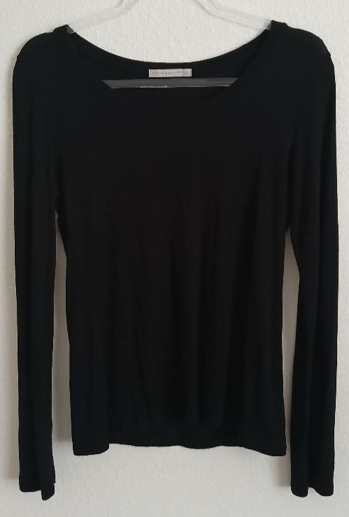 Active Basic Women’s Long Sleeve Shirt – Size Large – Black – Made in Vietnam
