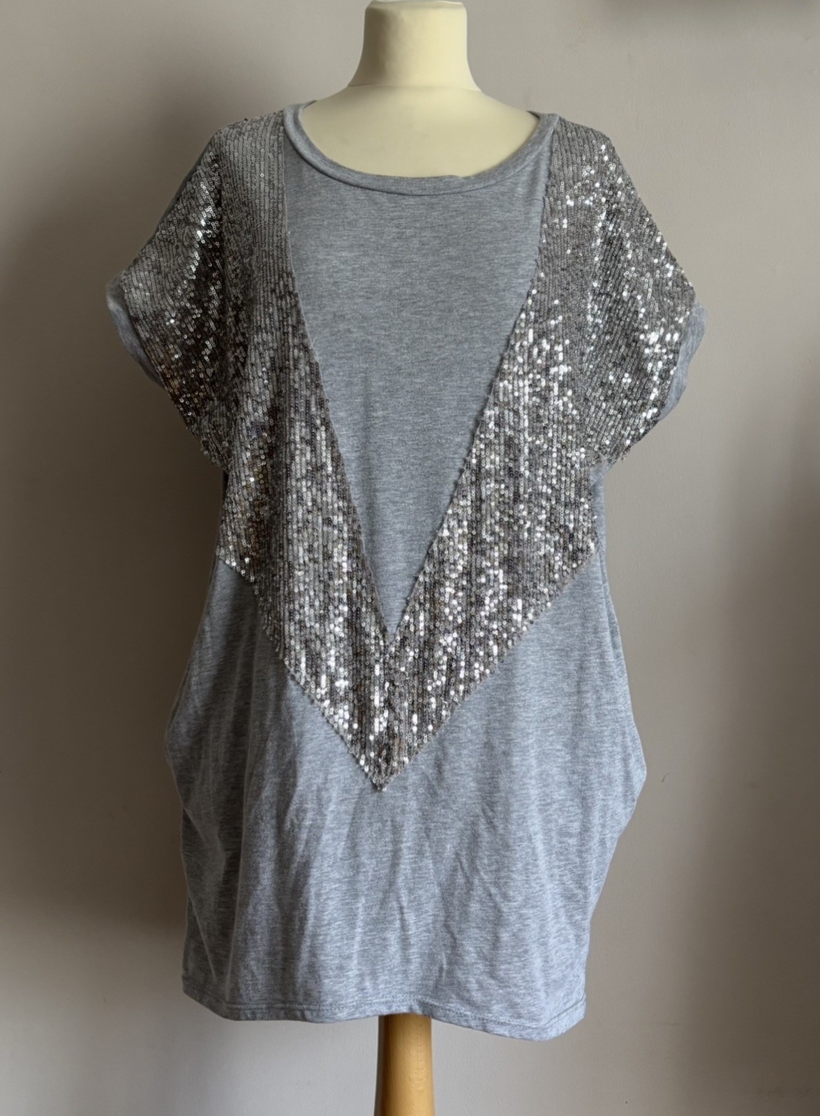 New Collection Made In Italy ONESIZE Grey Tunic Top Sequin Detail 25” Pit to Pit