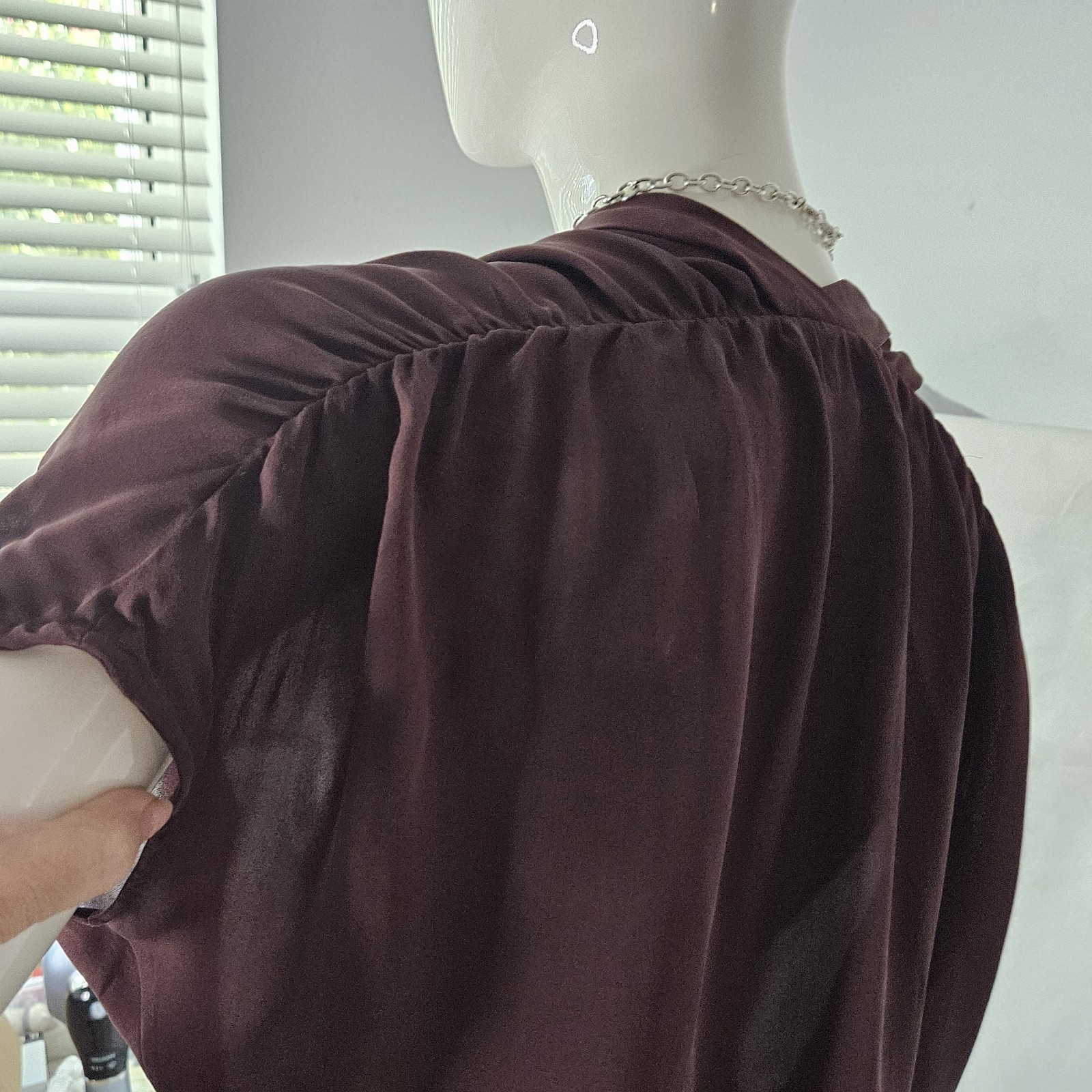 Vince Pleated Front V Neck Cap Sleeve 100% Silk Blouse XS Brown Quiet Luxury