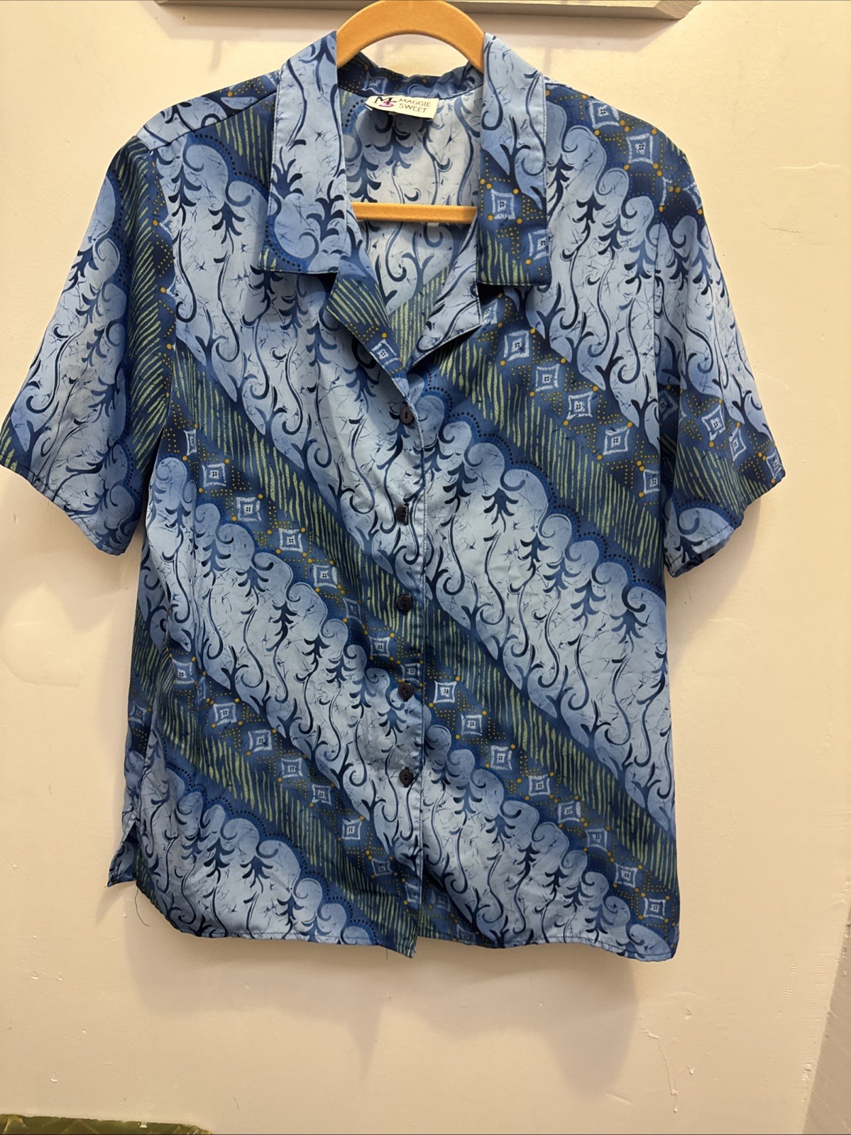 Maggie Sweet Womans Short Sleeve Size Large