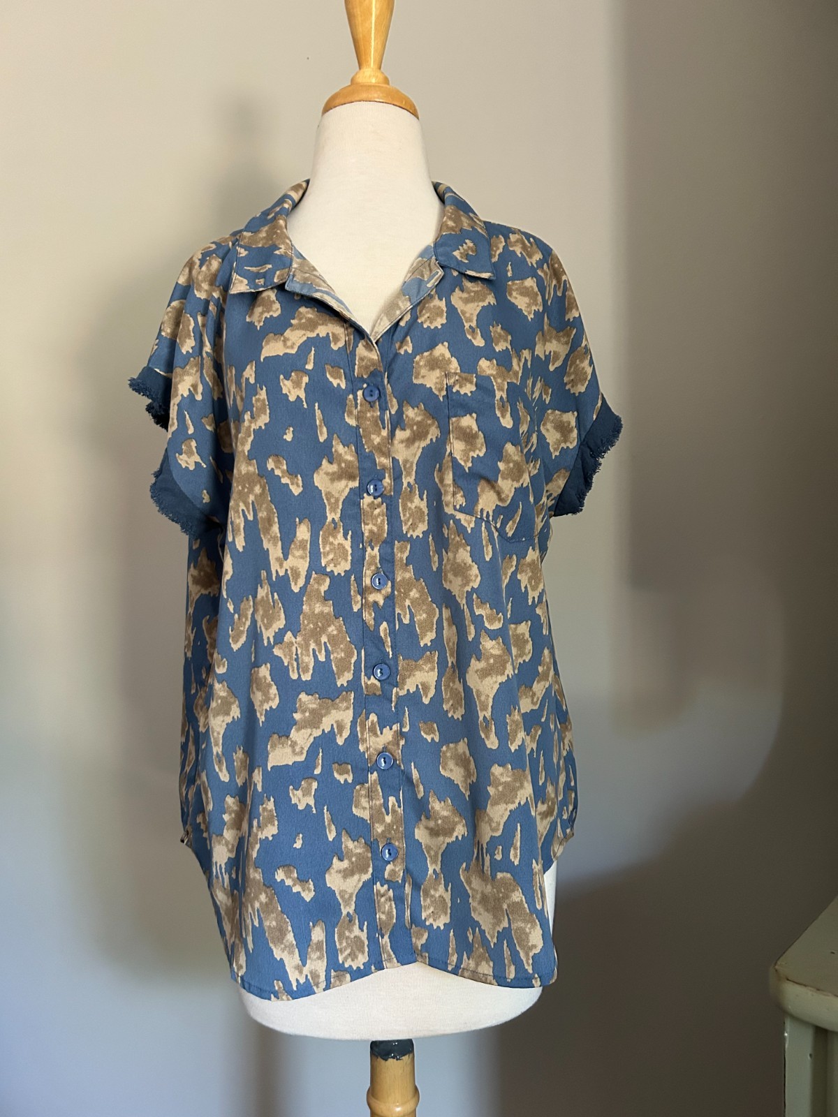 Umgee Slate Blue Animal Print Button Down Top w/ Collar Frayed Edge Cap Sleeves