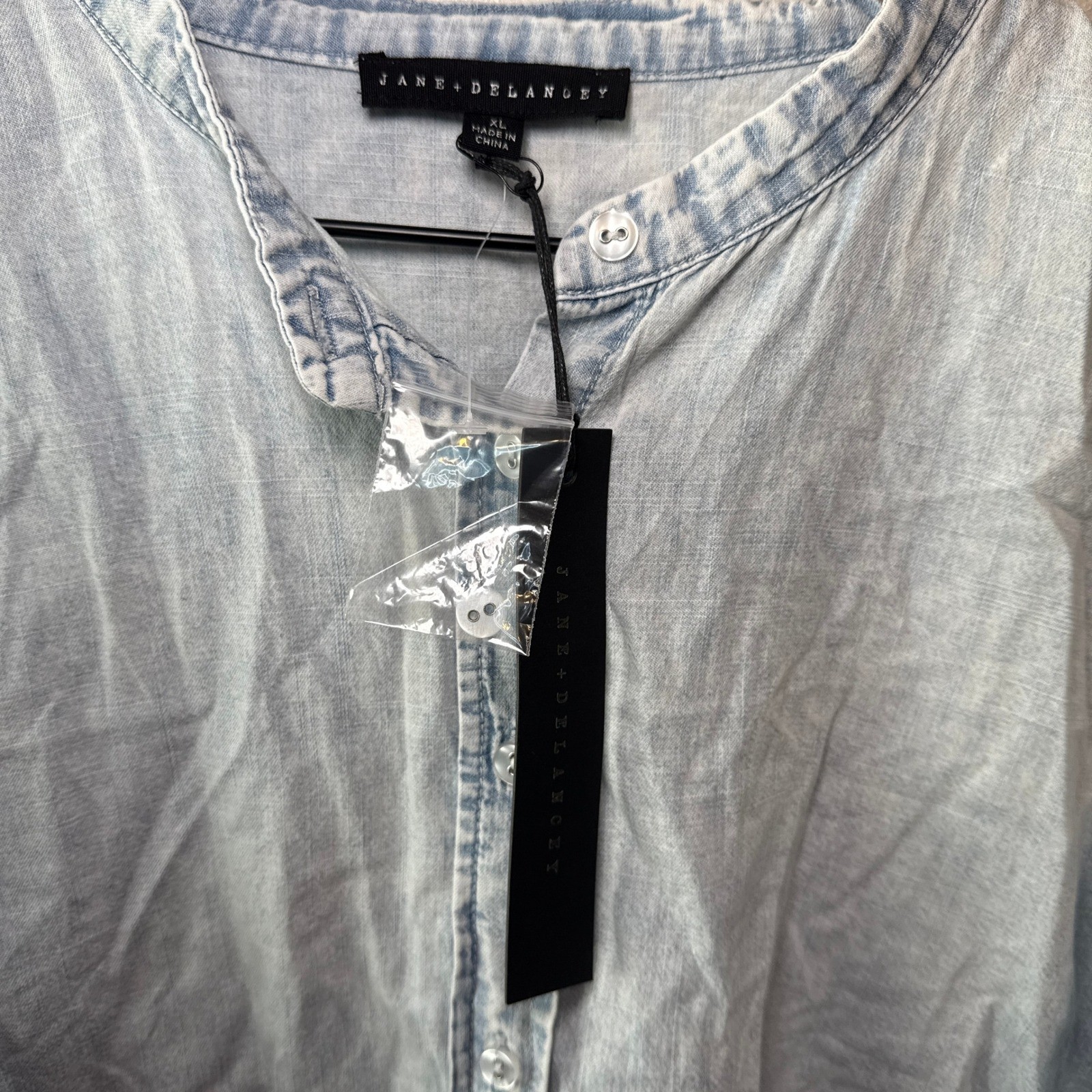 Jane + Delancey Women’s Light Wash Button Down Blouse Size X-Large NWT