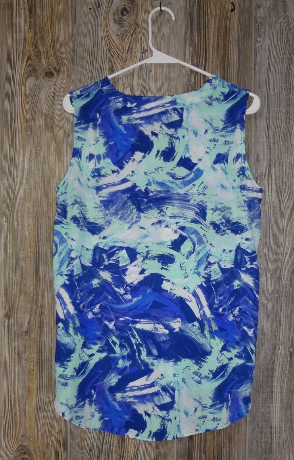Rose And Olive Sleeveless Blouse Size Medium Blue White Mint Green V Neck