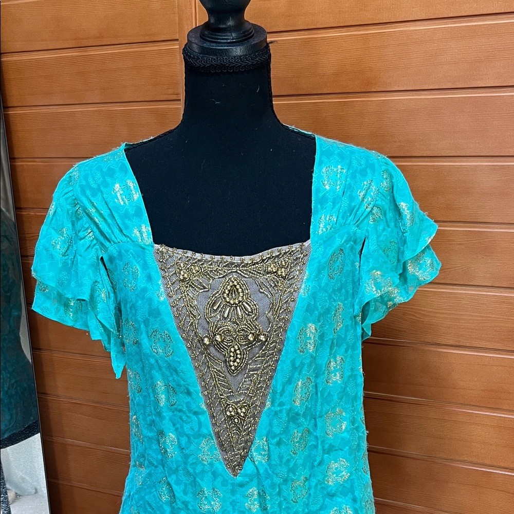An Original Milly of New York Turquoise and Gold Women’s Silk Blend Blouse