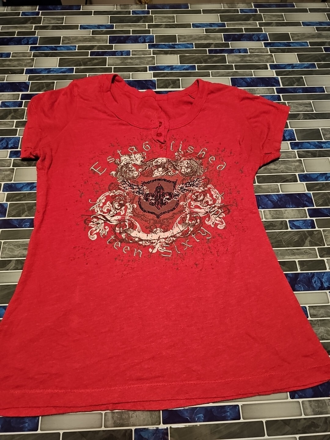 Vanity Women’s Red Short Sleeve Graphic Blouse Size M