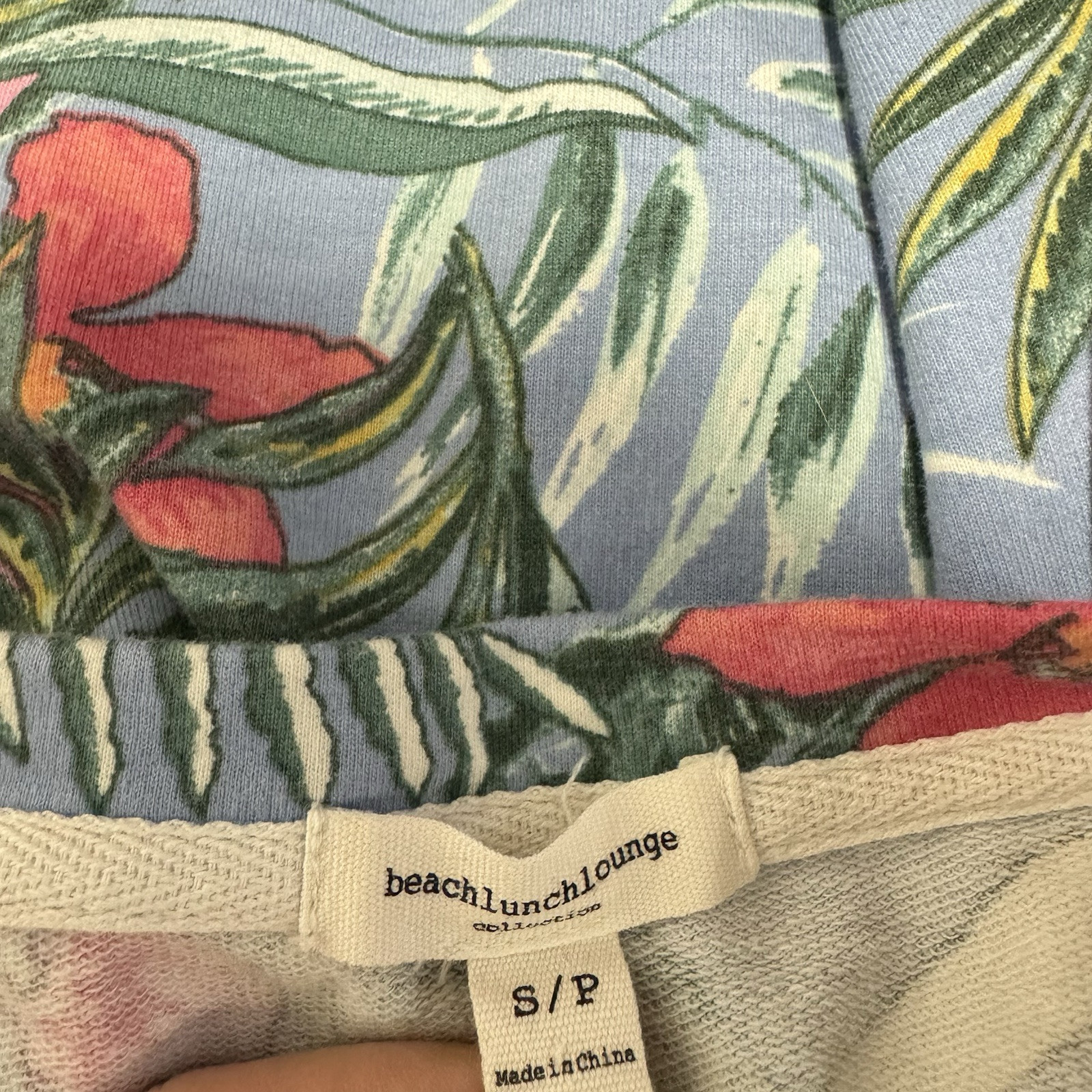 Beachlunchlounge T-shirt S French Terry Floral Tropical Hawaiian Island Beach