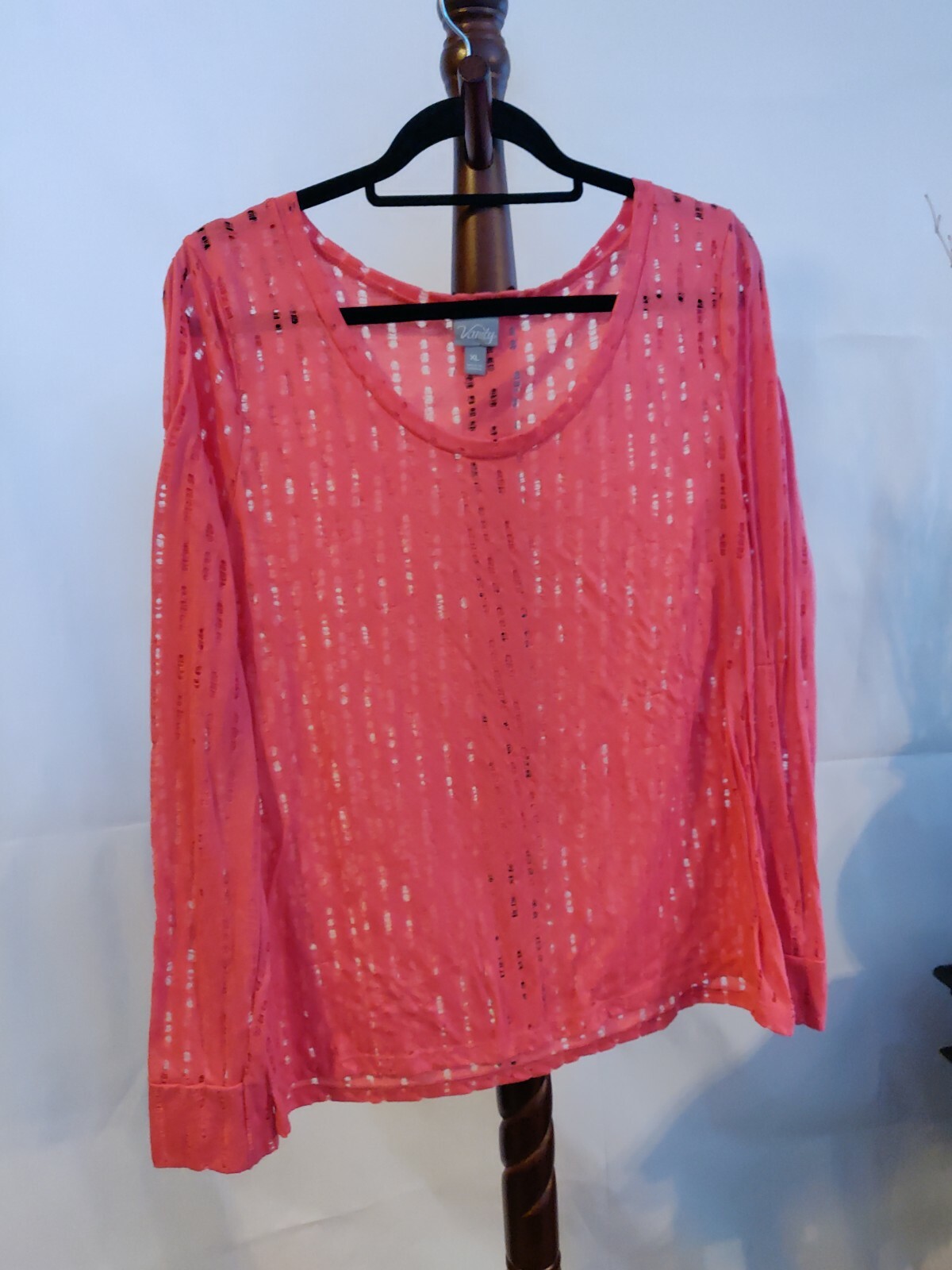 Vanity Women’s XL Pink holed top LS scoop neck EUC