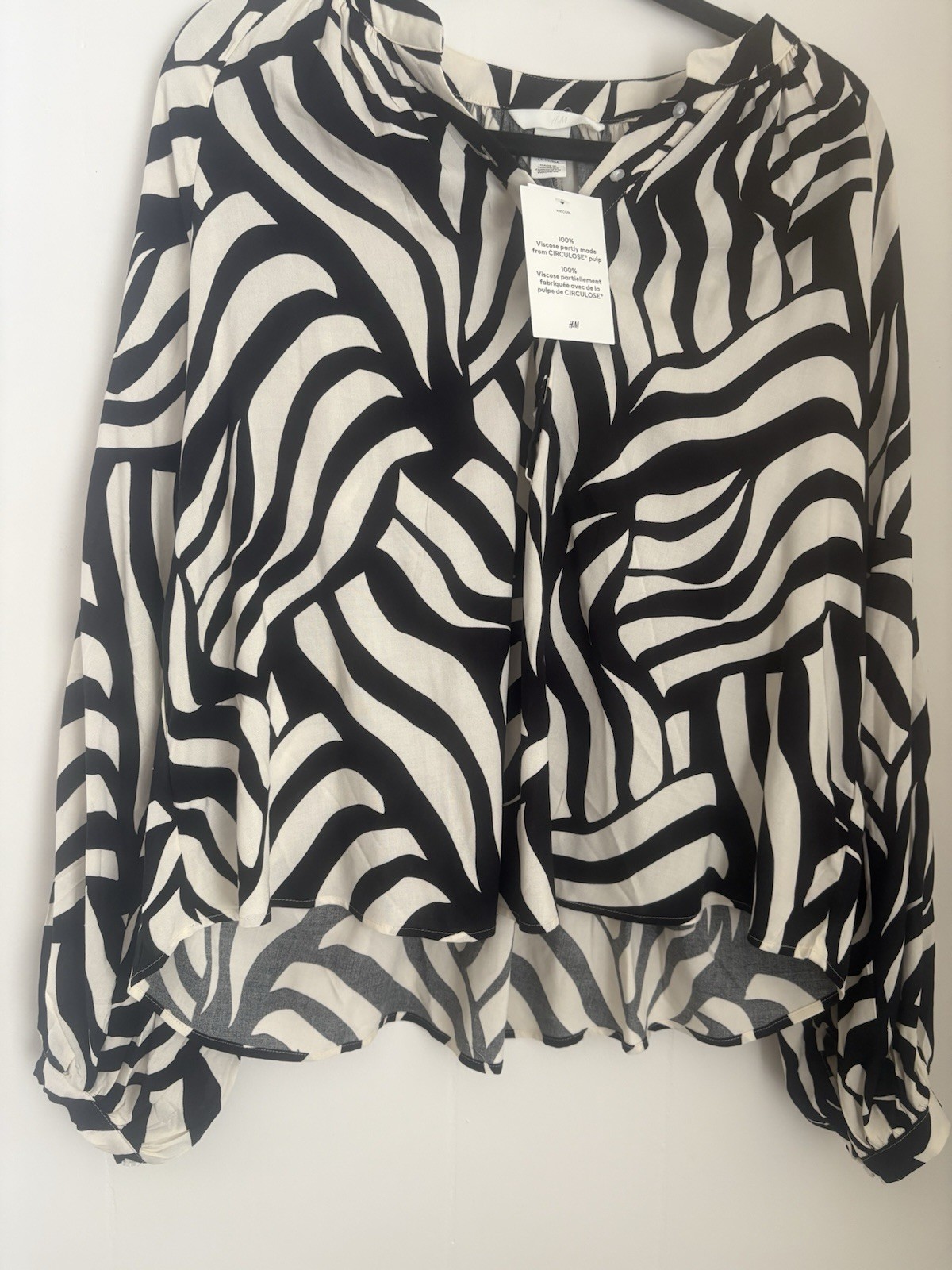 H&M Women’s M Regular Black White Zebra Animal Print Button Long Sleeve Blouse