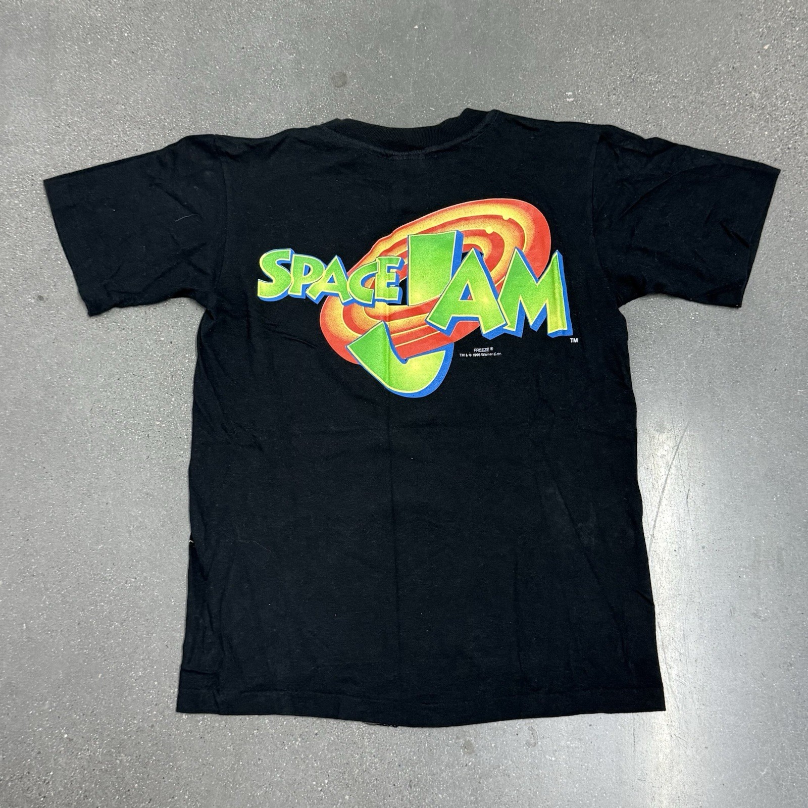 Space Jam 1996 Warner Bros. FREEZE Looney Tunes AOP Tee Size L Women