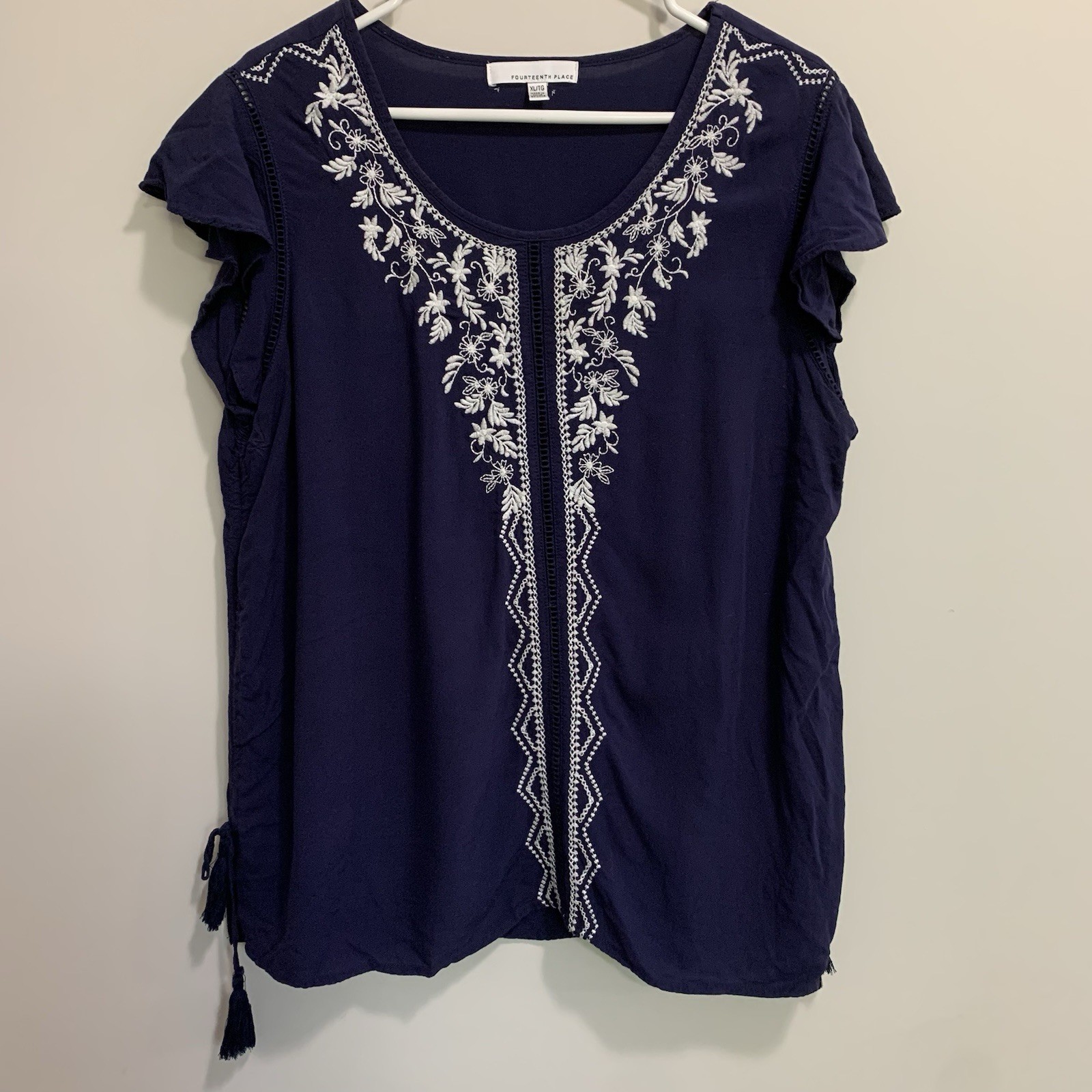 Fourteenth Place Women’s Blue Sleeveless Blouse Size XL White Embroidery