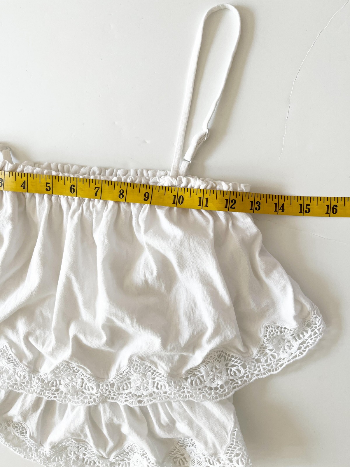 Express Tank Top Womens XS White Lace Trim Ruffle Hem Elastic Waist Cami Boho