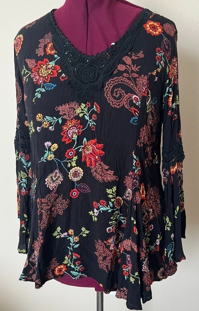 Lola P. Women BOHO colorful floral paisley black blouse top size L NEW