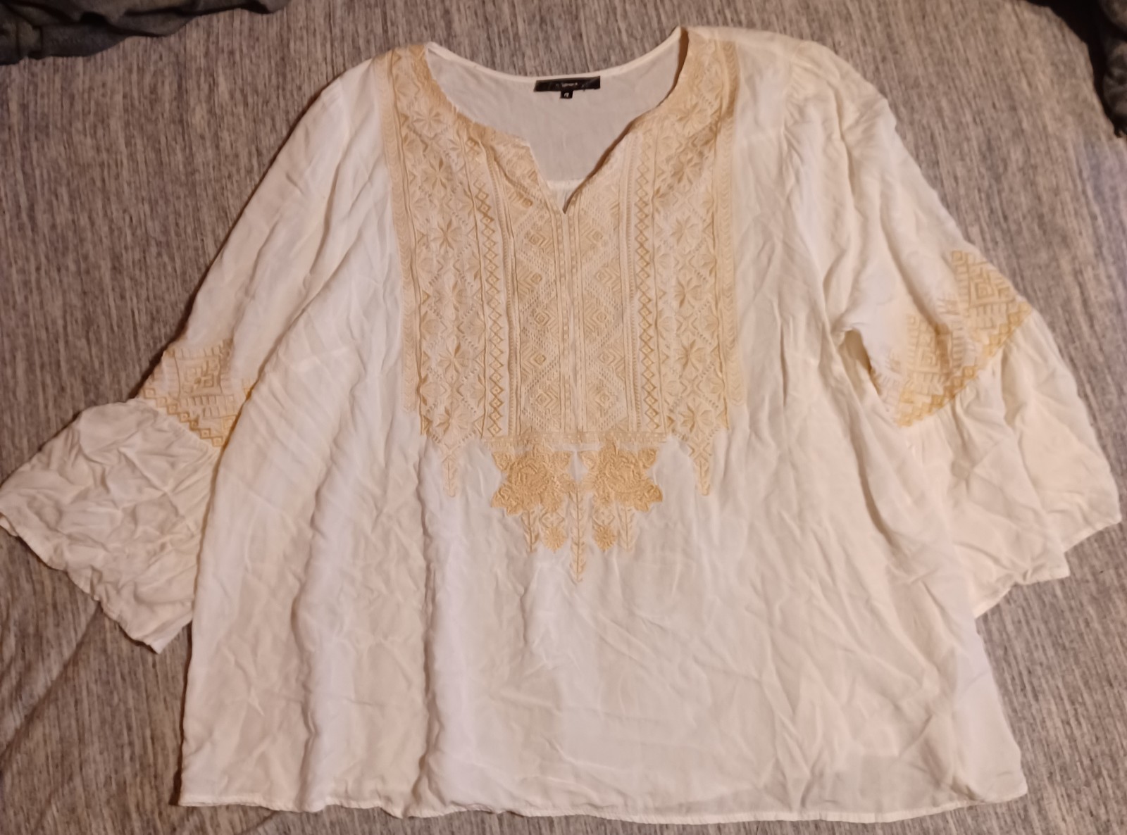 Assorted Women’s Tops Lot