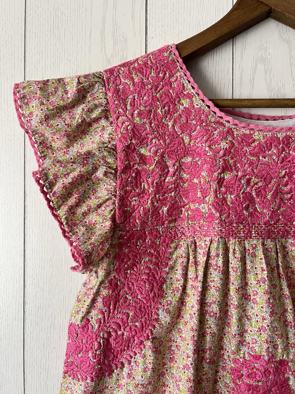 J. Marie Anthropologie Women’s Embroidered Flutter Sleeve Babydoll Top Blouse Xs