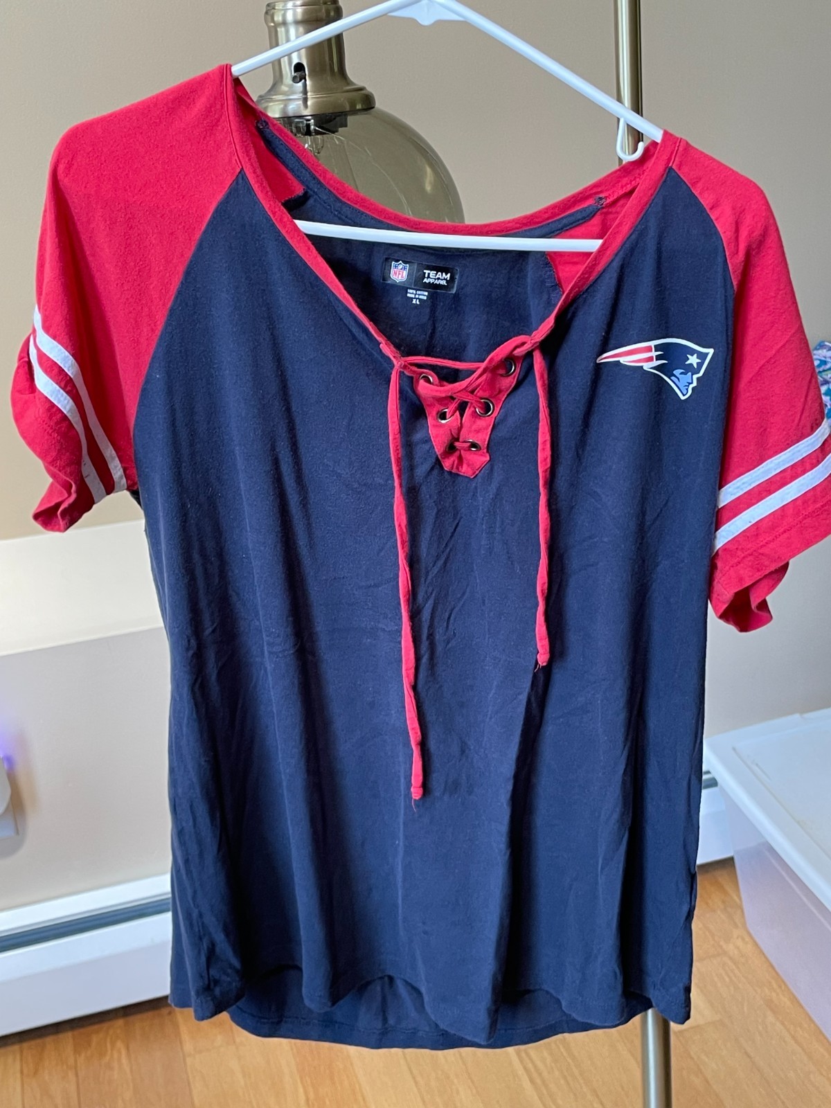 NFL TEAM APPAREL NEW ENGLAND PATRIOTS BLUE & RED RAGLAND NECK WOMEN’S XL T-SHIRT