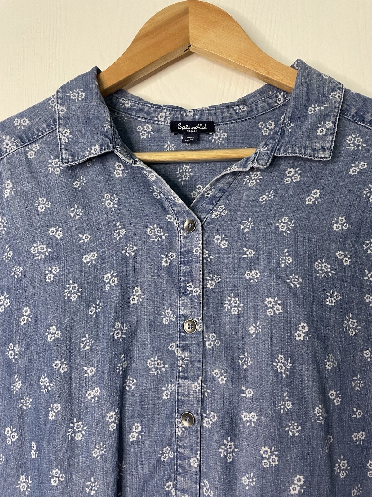 Splendid Small 100% Lyocell Chambray Floral Button Front Shirt Blue Short Sleeve