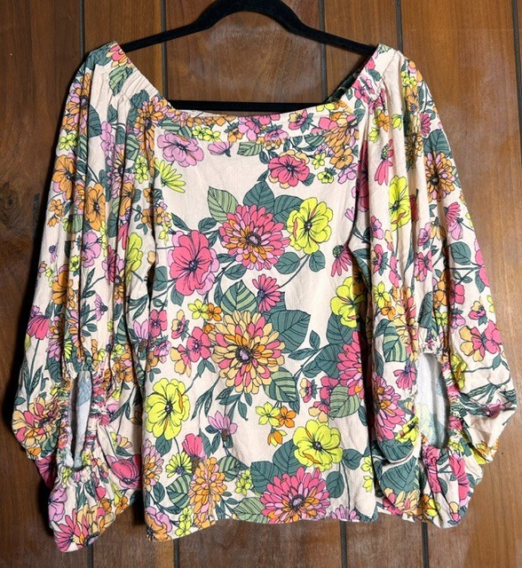 Sugarlips Off Shoulder Blouse Womens Sz Small Gramercy Garden Peach Floral