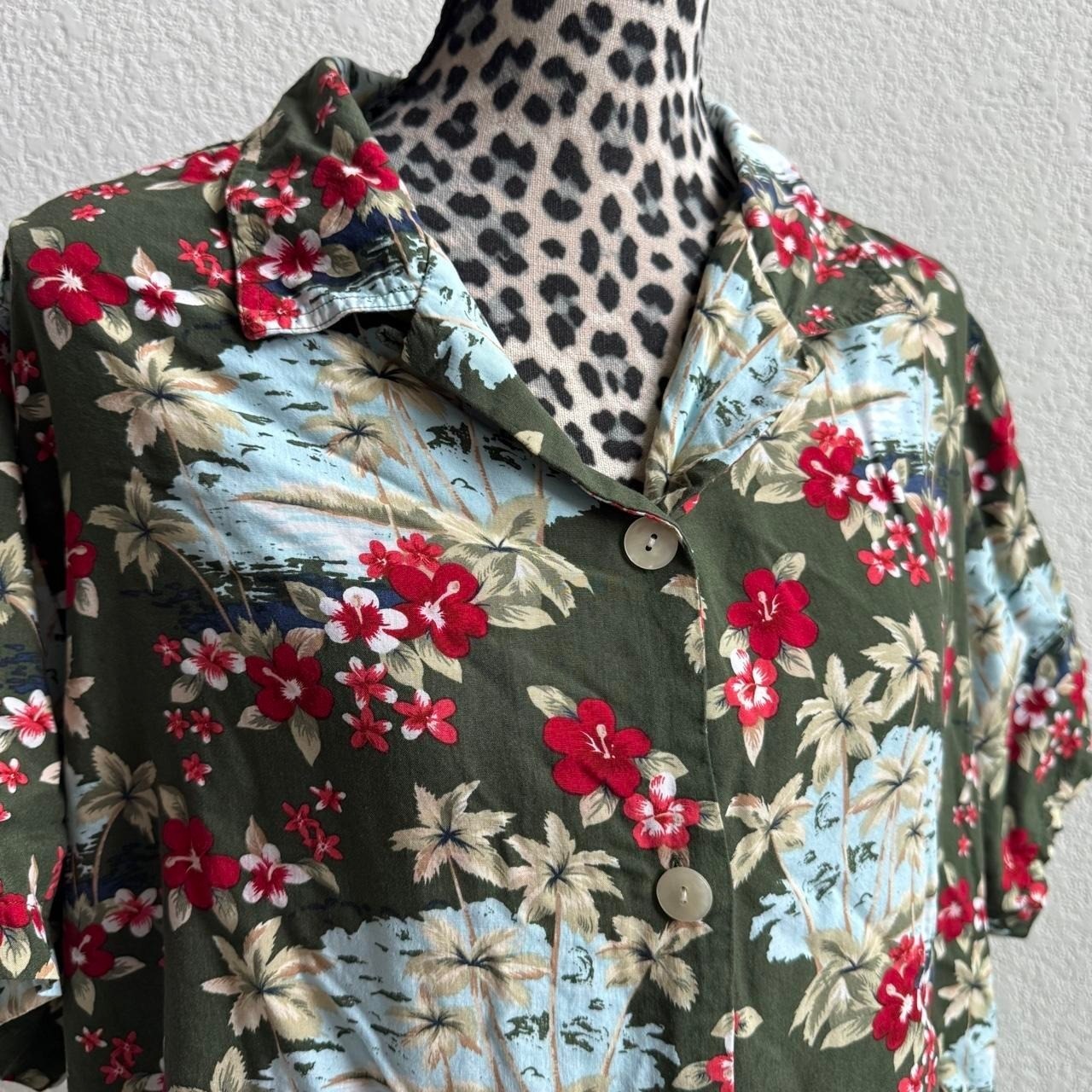 Basic Editions Vintage floral green button up blouse