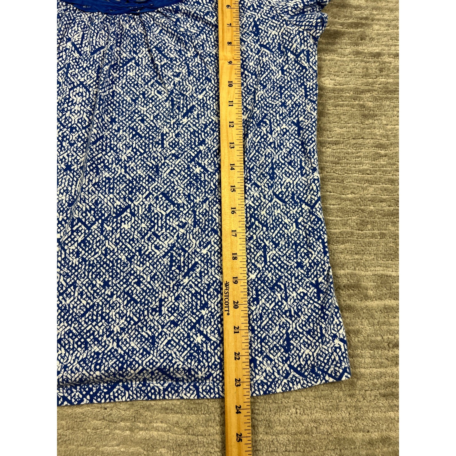 St. John’s Bay Top Womens XL Blue White Geometric Lattice Neck Short Sleeve Tee
