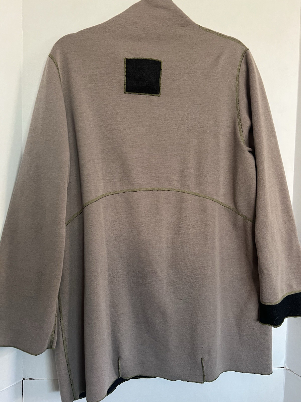 NOBLU Women’s S Reversible Top Art to Wear Casual Taupe Black Sweat Knit 42” C